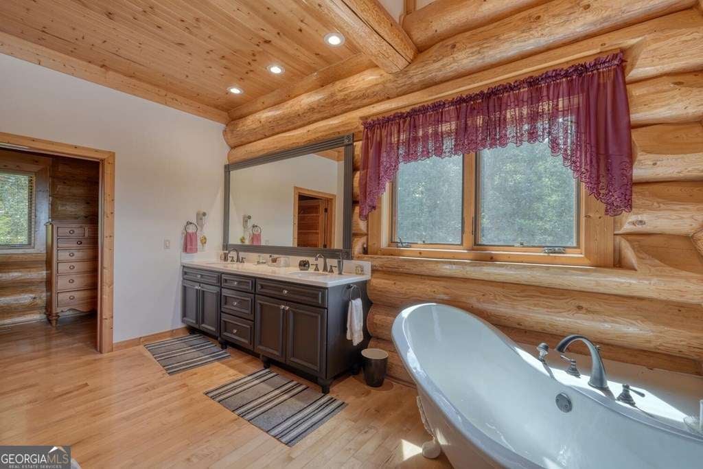 310 Hickory Frk, Blairsville, GA, 30512, USA, 4 Bedrooms Bedrooms, ,6 BathroomsBathrooms,Residential,Pending,310 Hickory Frk,10789732