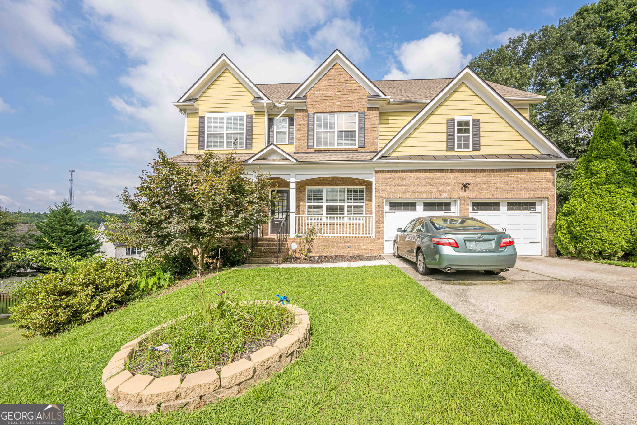 890 Sapphire LN