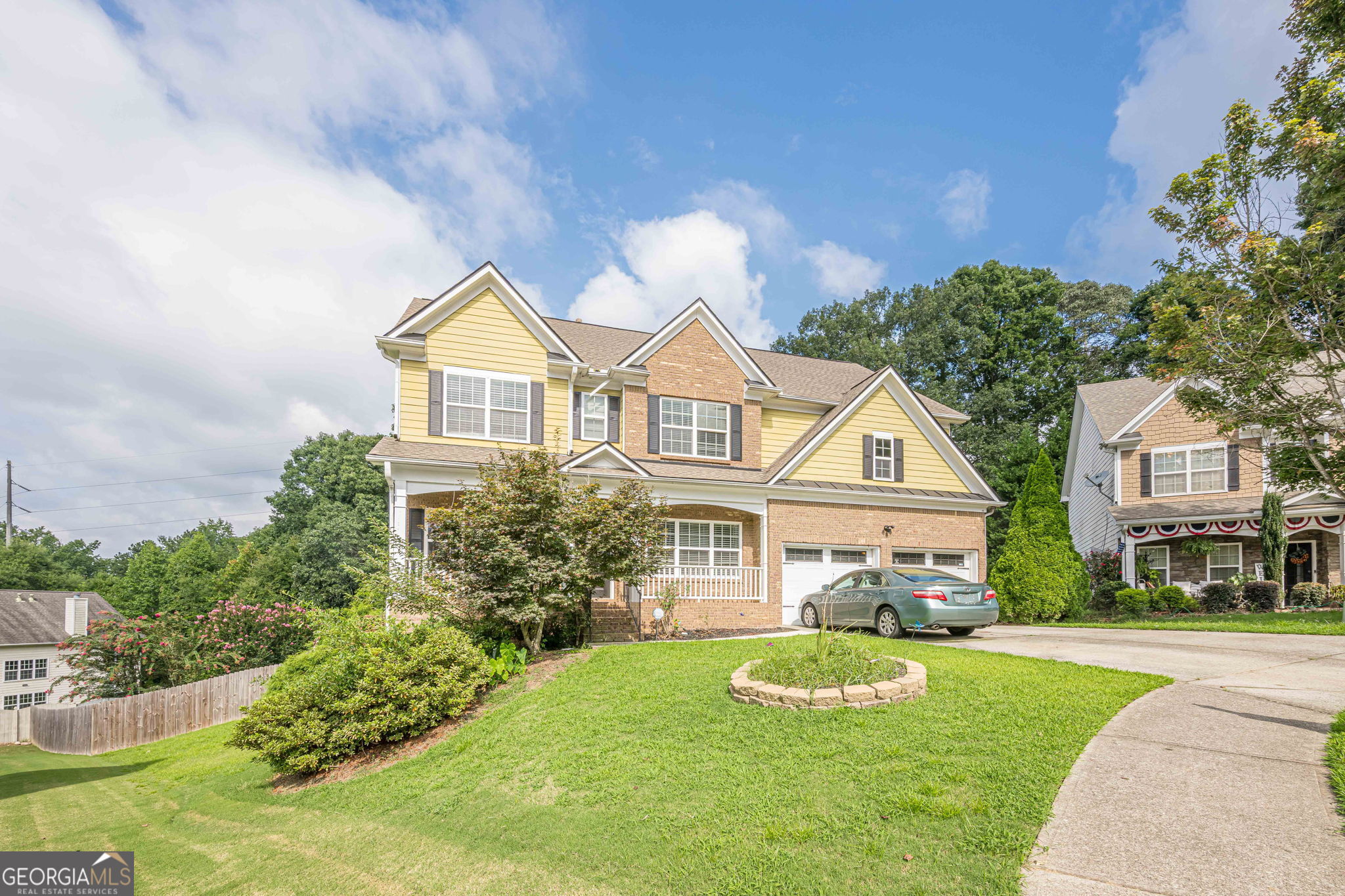 890 Sapphire LN