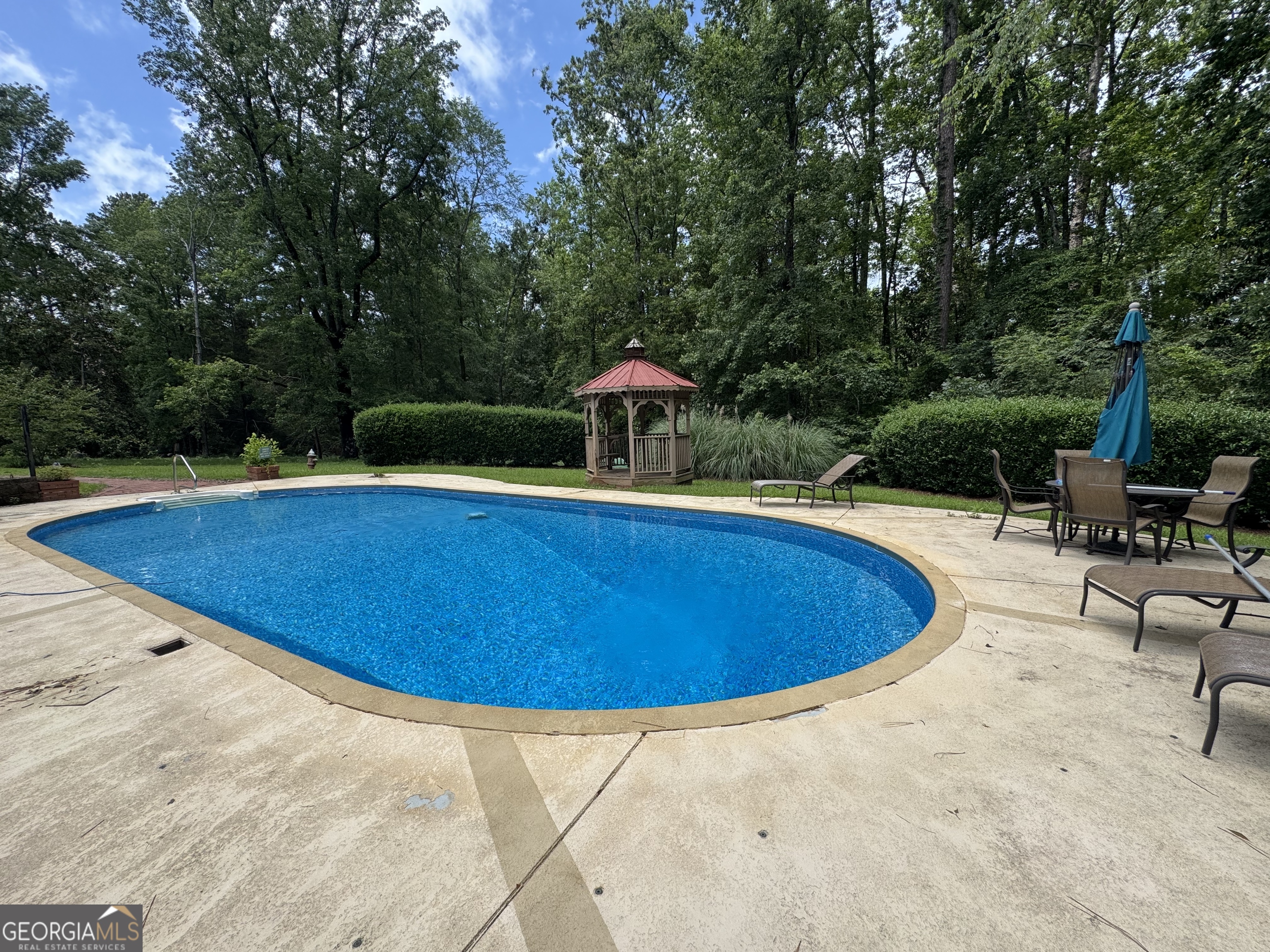 216 Sheppard DR