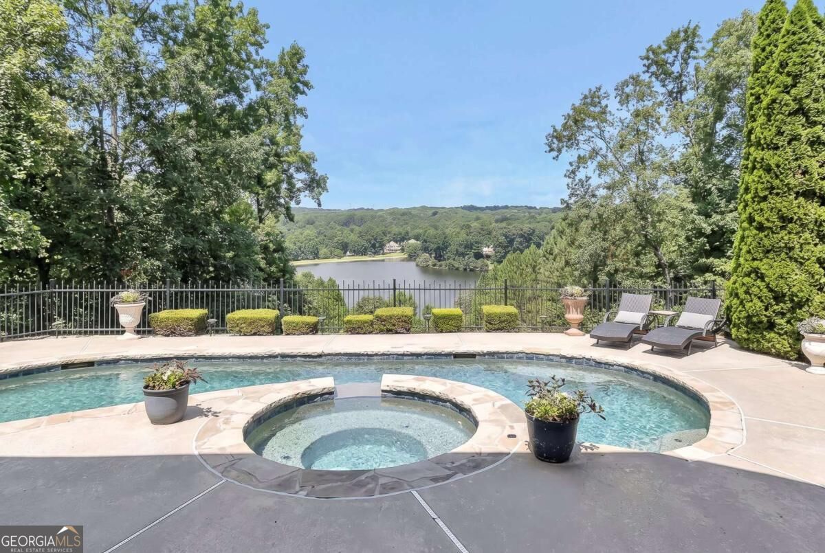 701 Lake Overlook DR