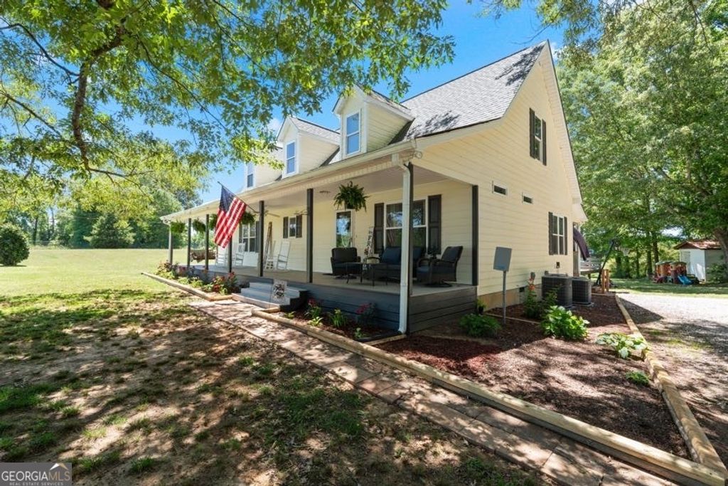 Photo of 405 Little Circle, Tallapoosa, GA 30176 (MLS # 10765440)