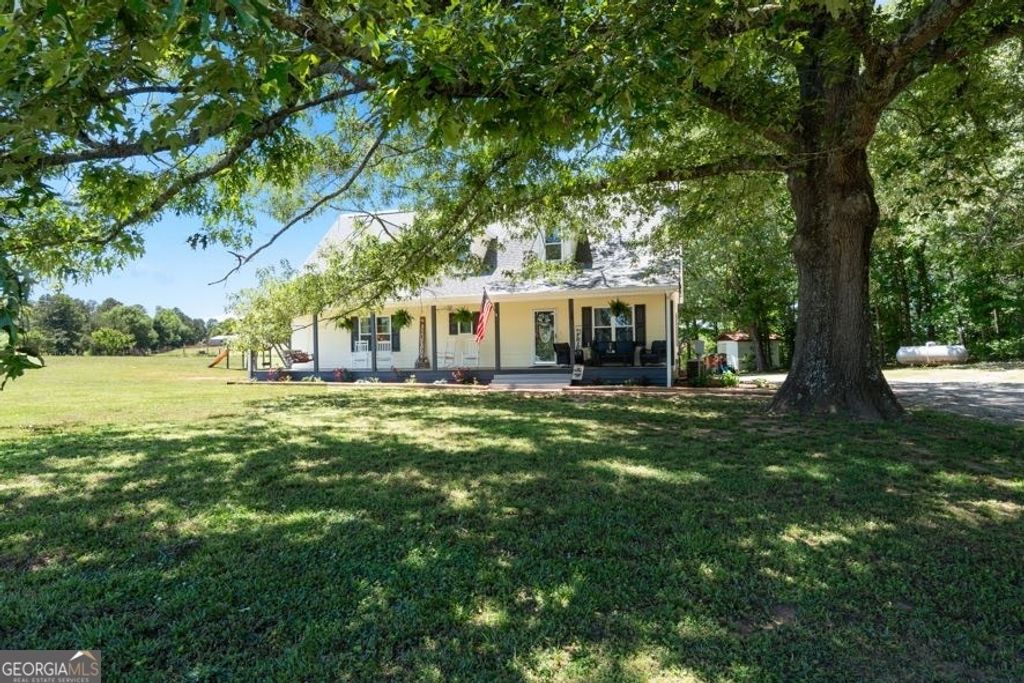 Photo of 405 Little Circle, Tallapoosa, GA 30176 (MLS # 10765440)