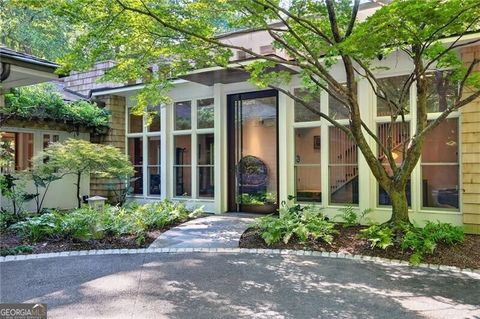 Photo of 3033 E Pine Valley Road NW, Atlanta, GA 30305 (MLS # 10592164)