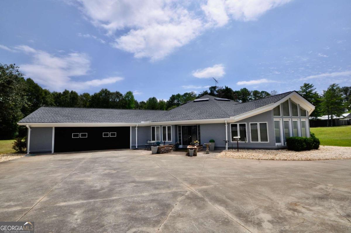 1250 Pete Dickens RD