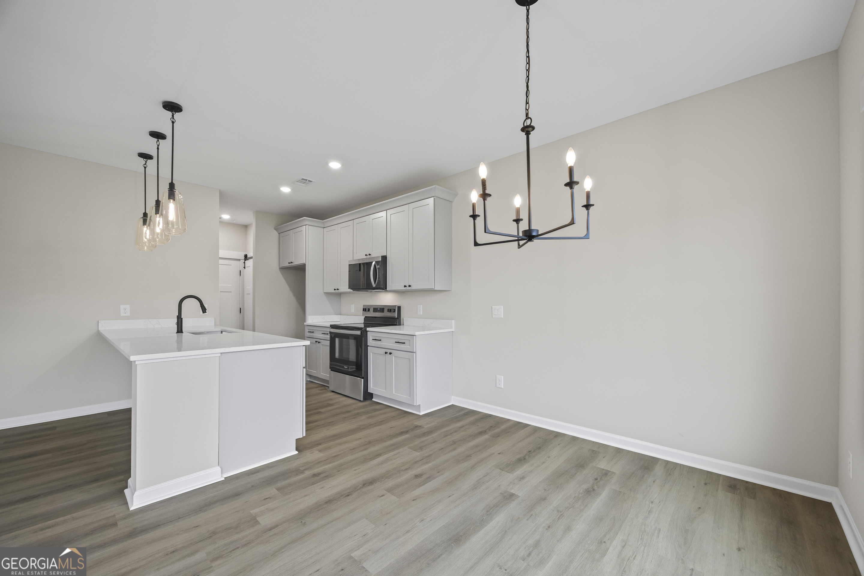 Toccoa, Georgia 30577, United States, 3 Bedrooms Bedrooms, ,3 BathroomsBathrooms,Residential,Active,15813