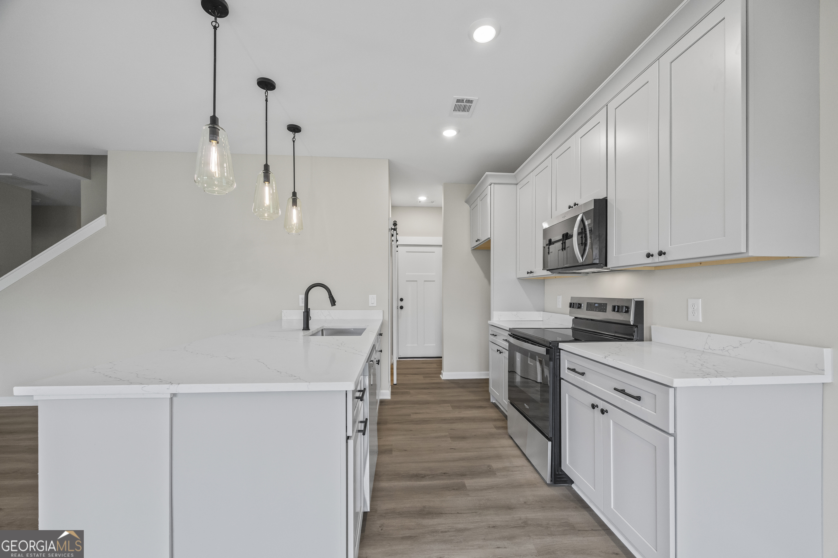 Toccoa, Georgia 30577, United States, 3 Bedrooms Bedrooms, ,3 BathroomsBathrooms,Residential,Active,15813