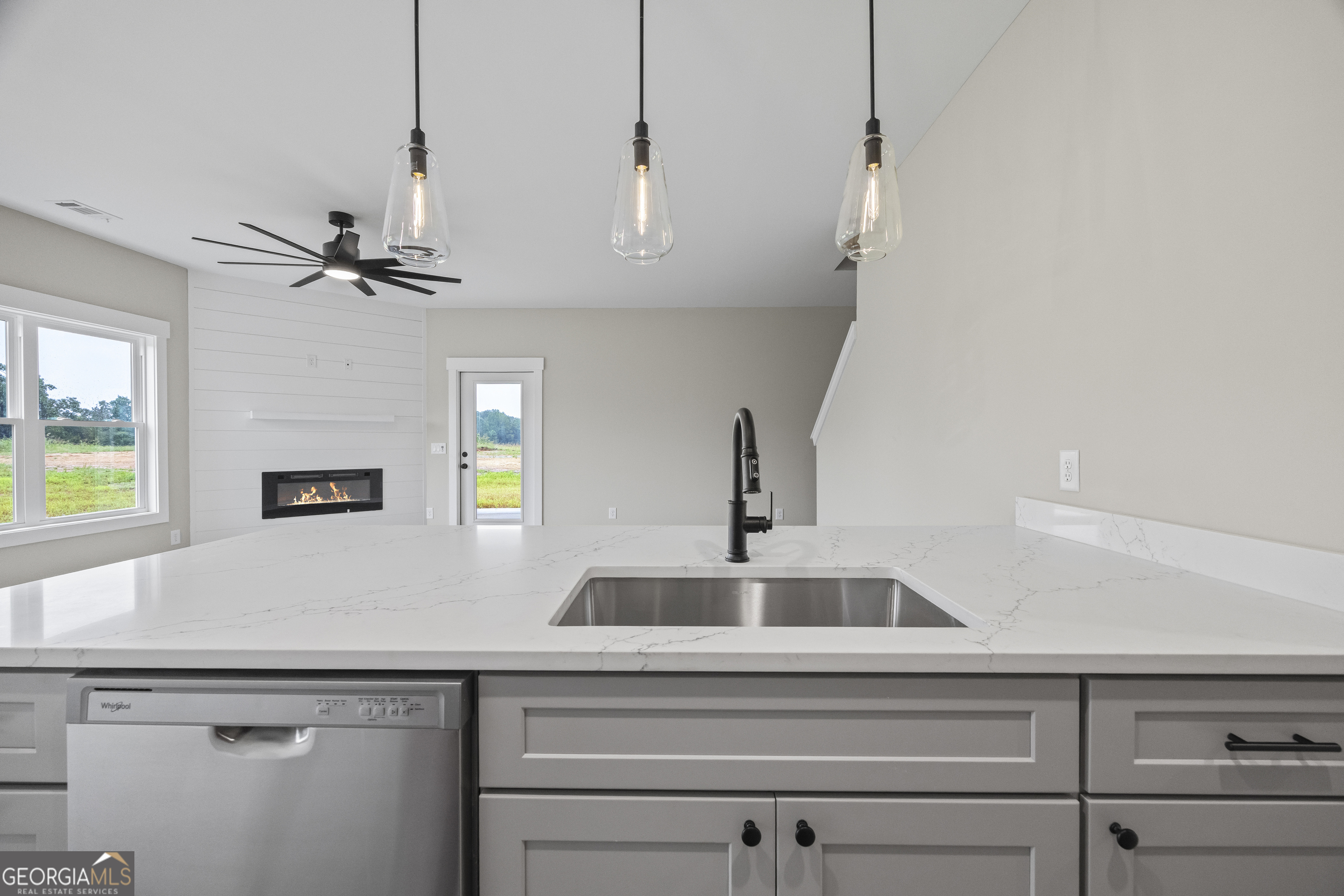 Toccoa, Georgia 30577, United States, 3 Bedrooms Bedrooms, ,3 BathroomsBathrooms,Residential,Active,15813