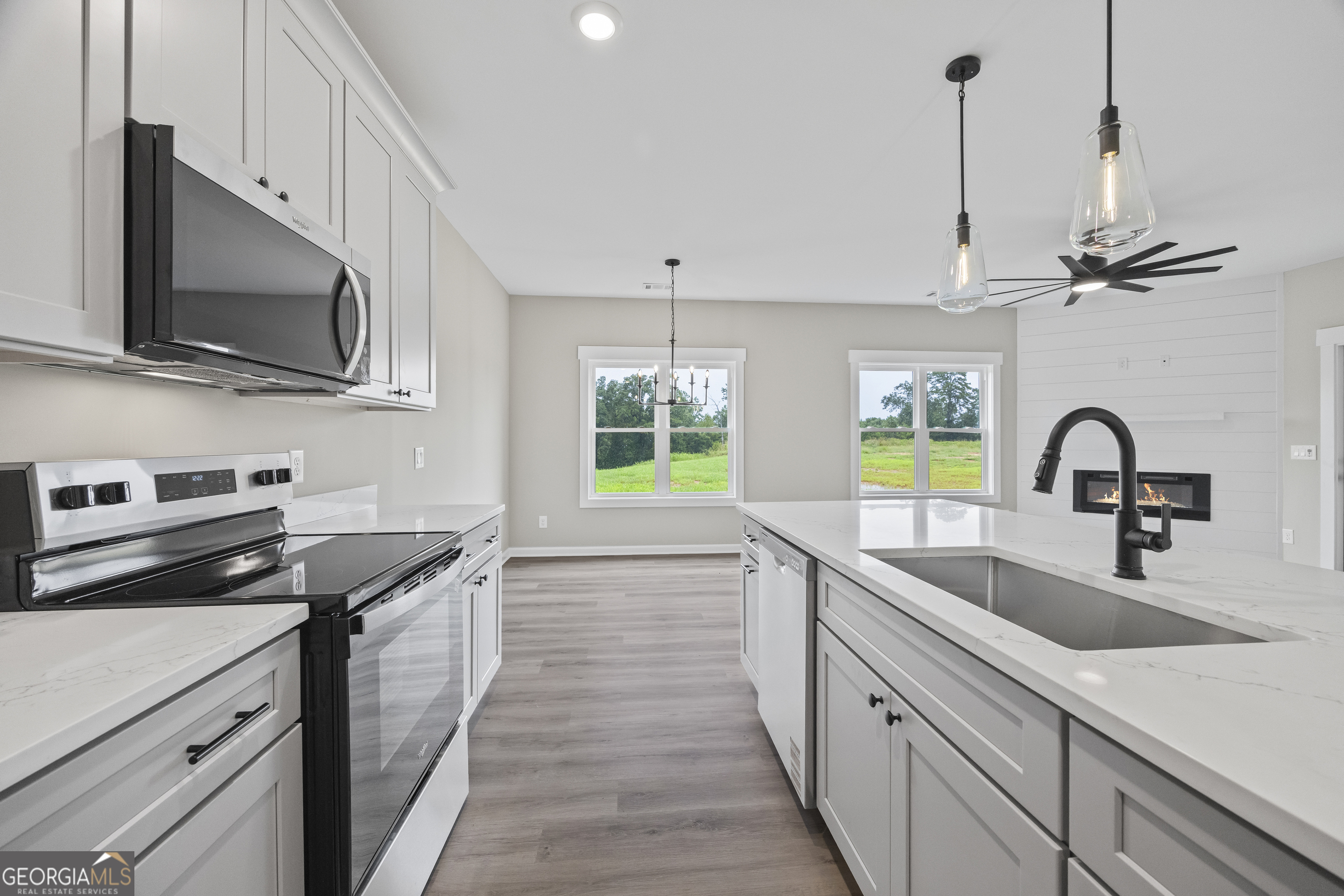 Toccoa, Georgia 30577, United States, 3 Bedrooms Bedrooms, ,3 BathroomsBathrooms,Residential,Active,15813