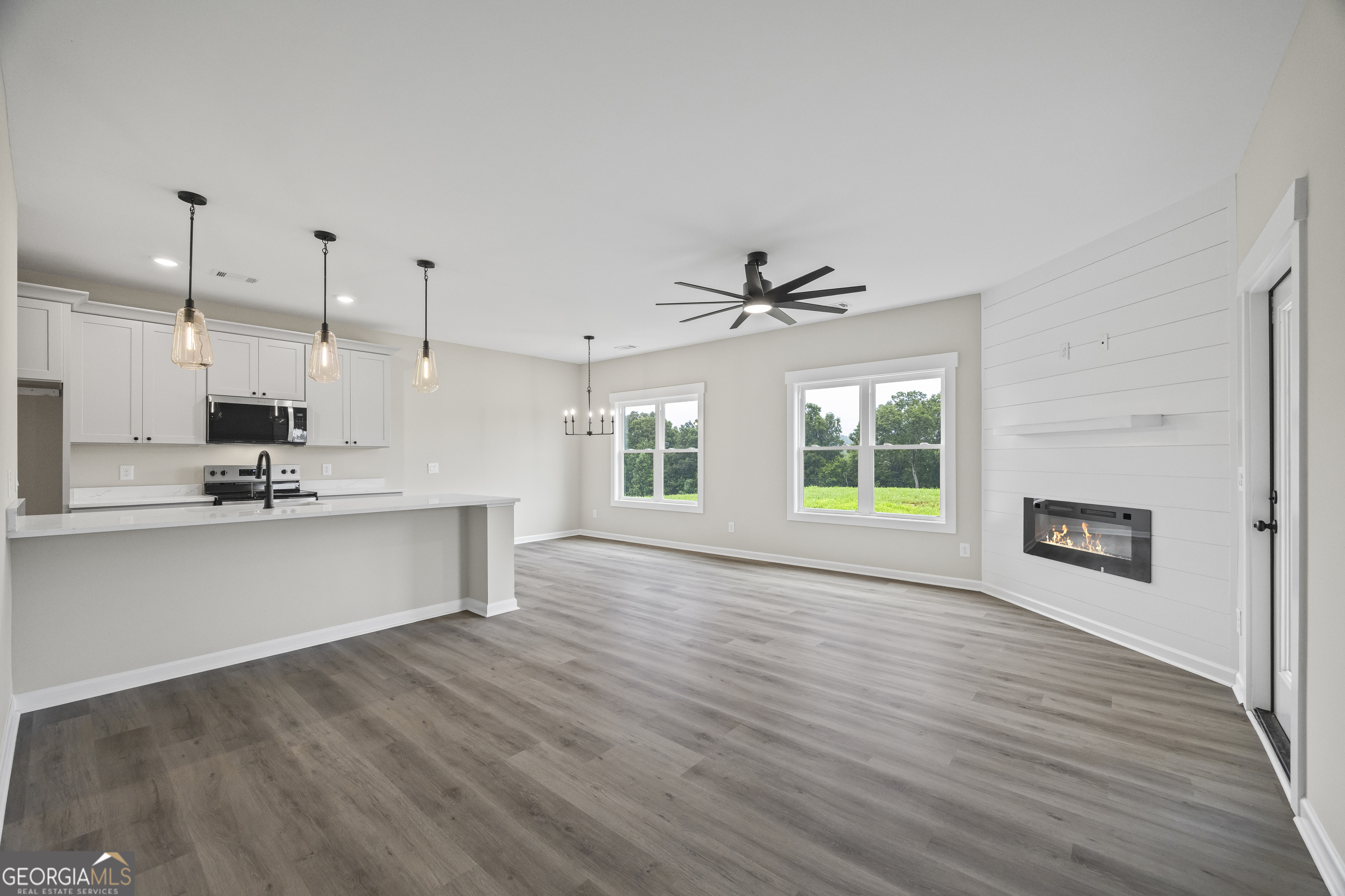 Toccoa, Georgia 30577, United States, 3 Bedrooms Bedrooms, ,3 BathroomsBathrooms,Residential,Active,15813