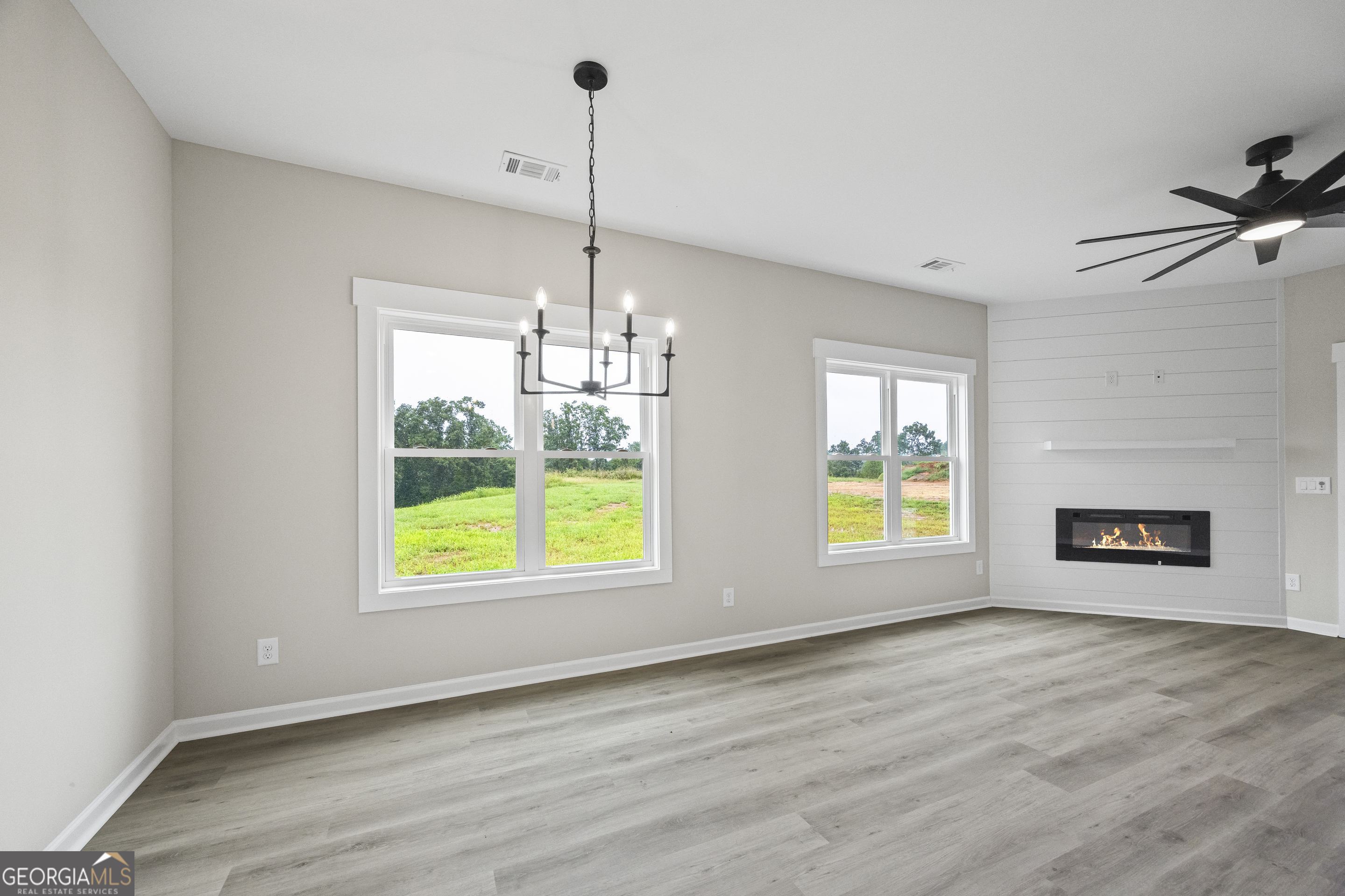 Toccoa, Georgia 30577, United States, 3 Bedrooms Bedrooms, ,3 BathroomsBathrooms,Residential,Active,15813