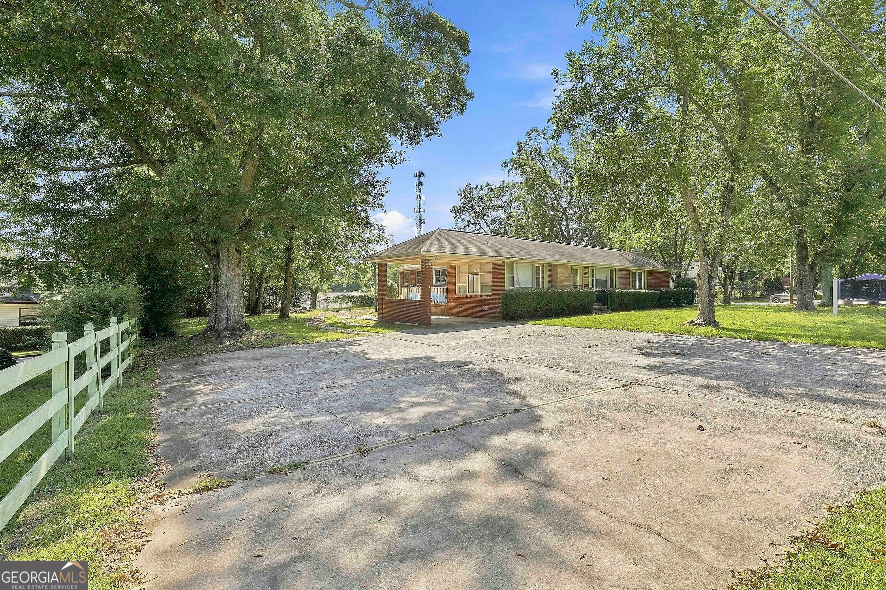 901 Senoia RD