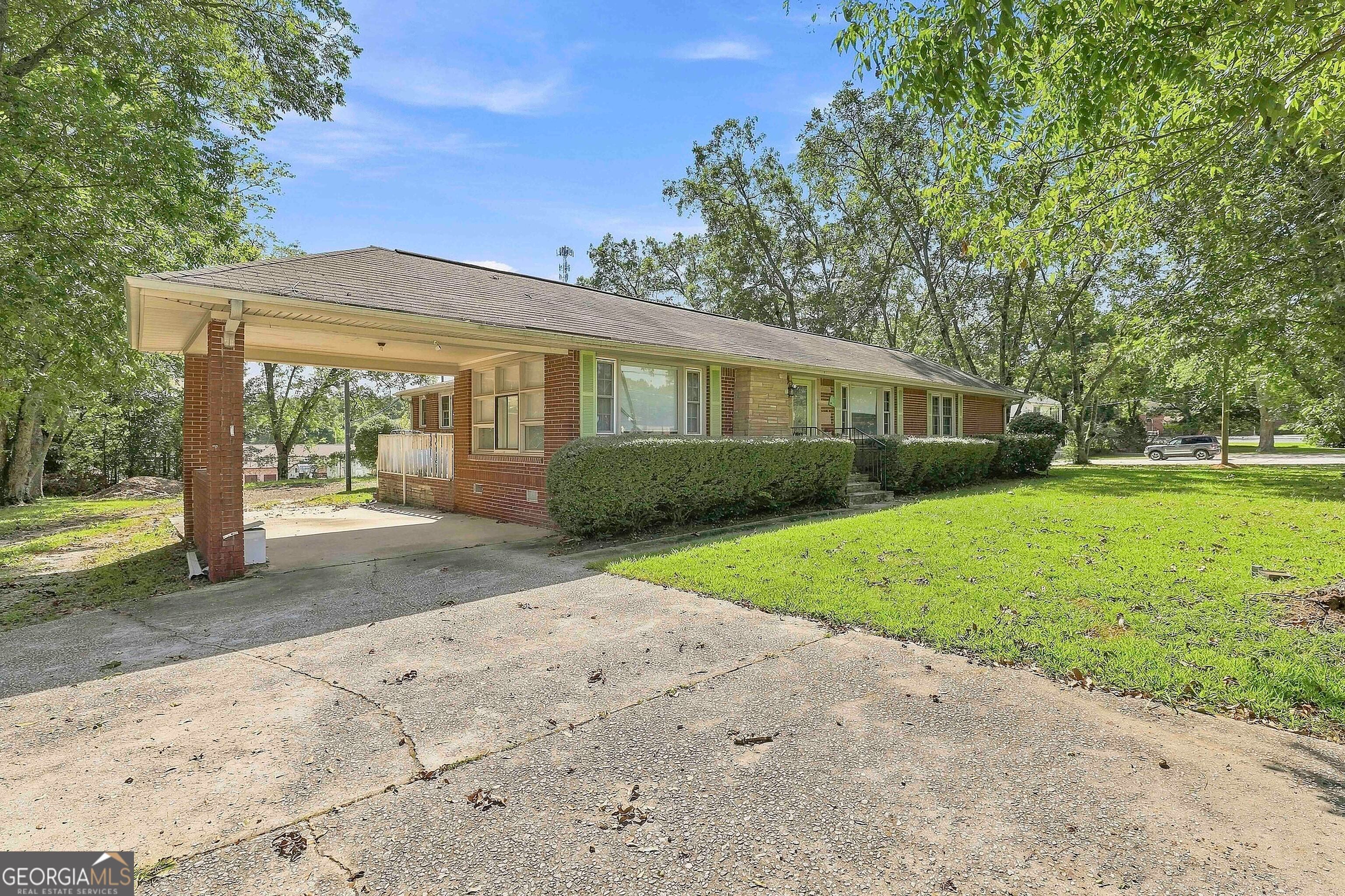 901 Senoia RD