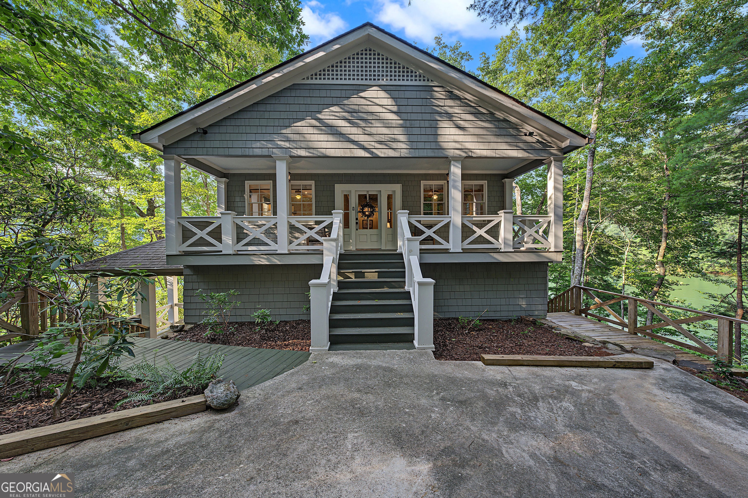 156 Baldwin LN