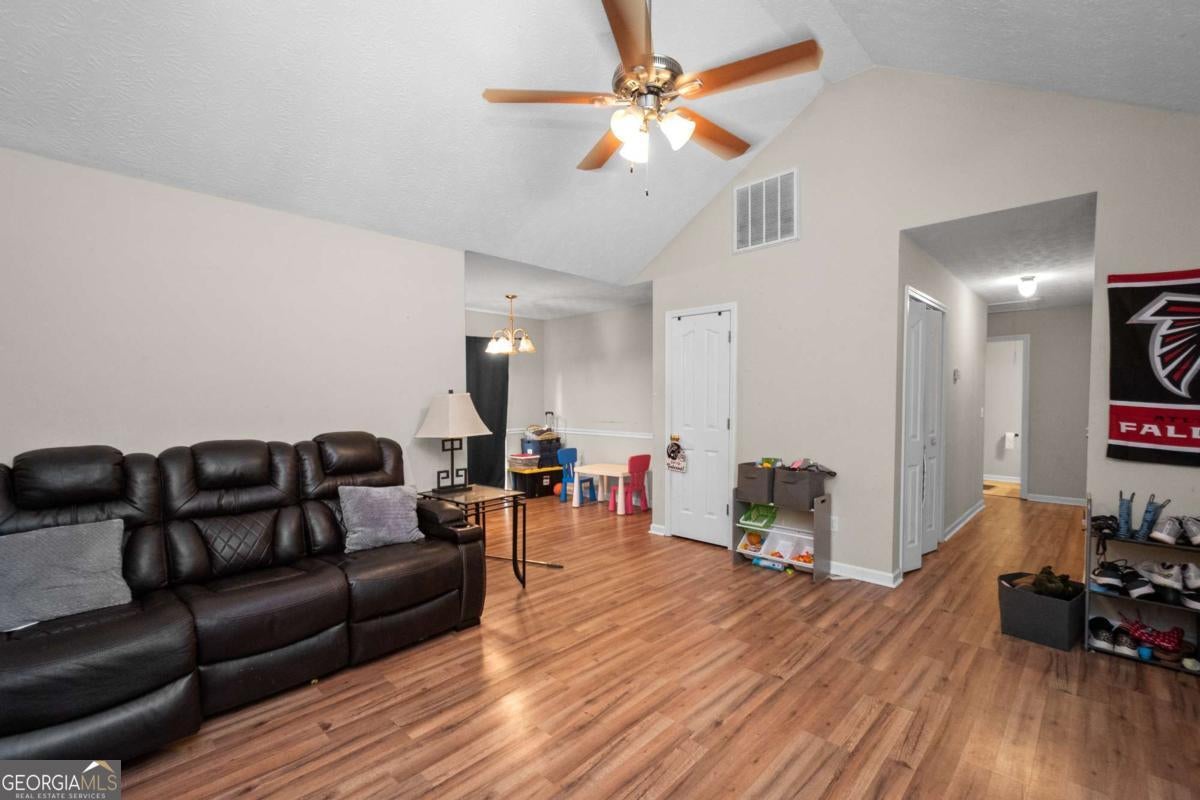 8 Priscilla DR