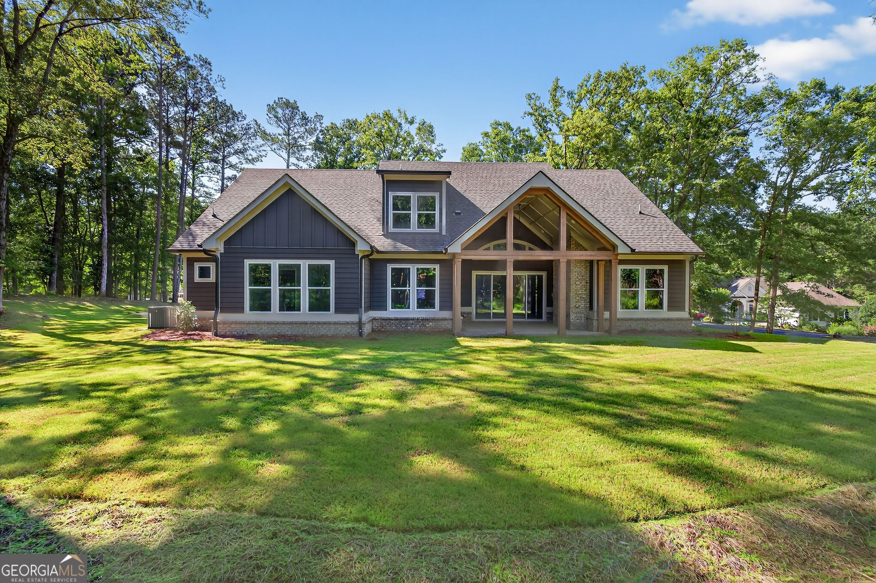 1011 Peachtree CT