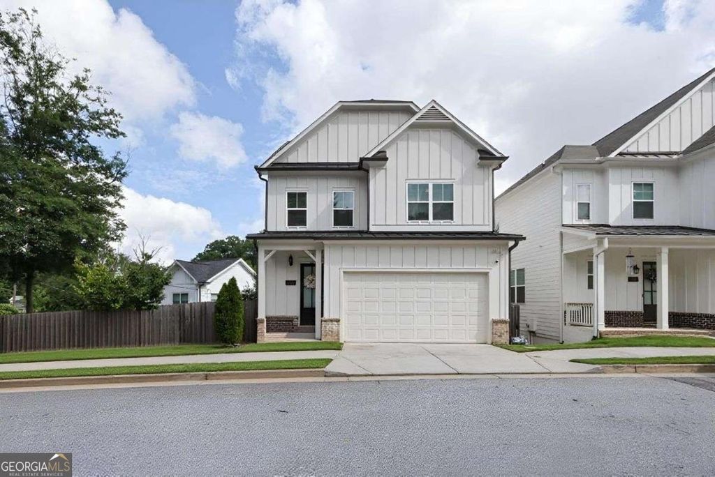Photo of 1860 NW Commons Place, Atlanta, GA 30318 (MLS # 10811204)