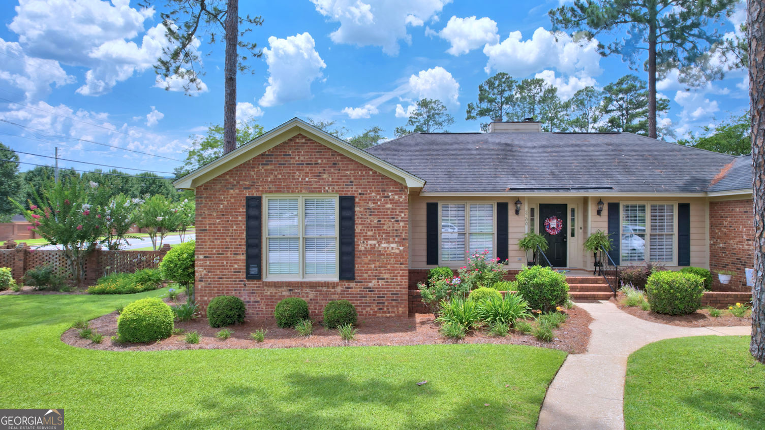 2300 Tuxedo LN