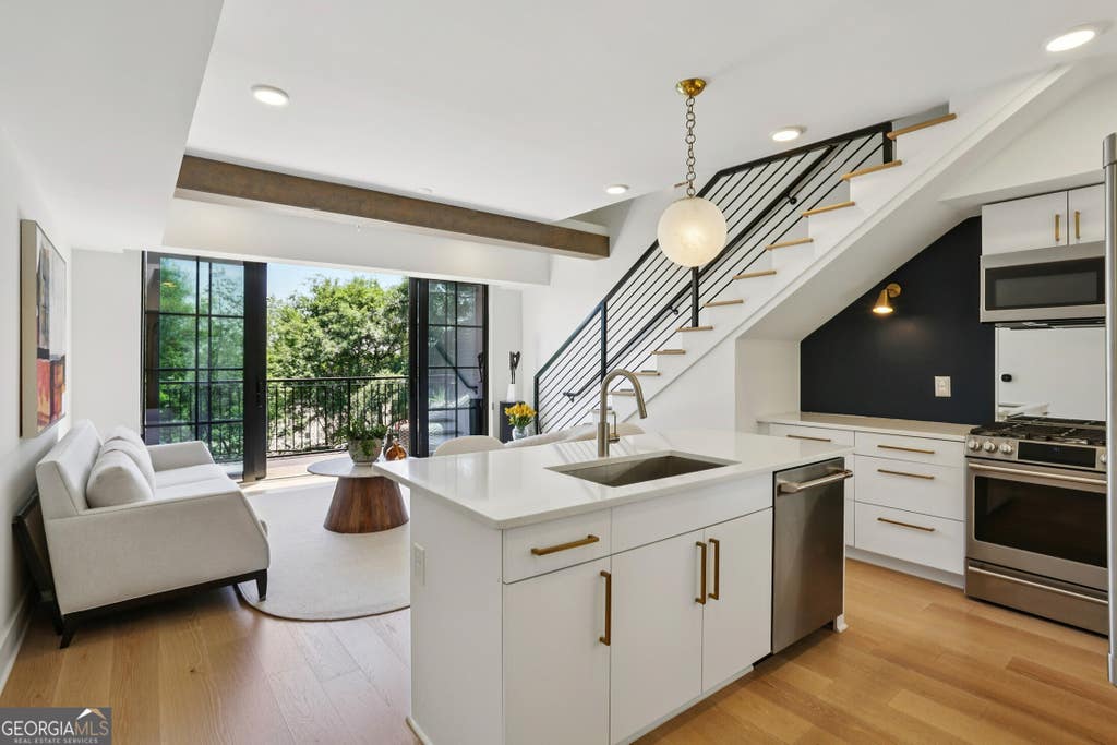 Photo of 346 Peters Street SW #303, Atlanta, GA 30313 (MLS # 10808110)