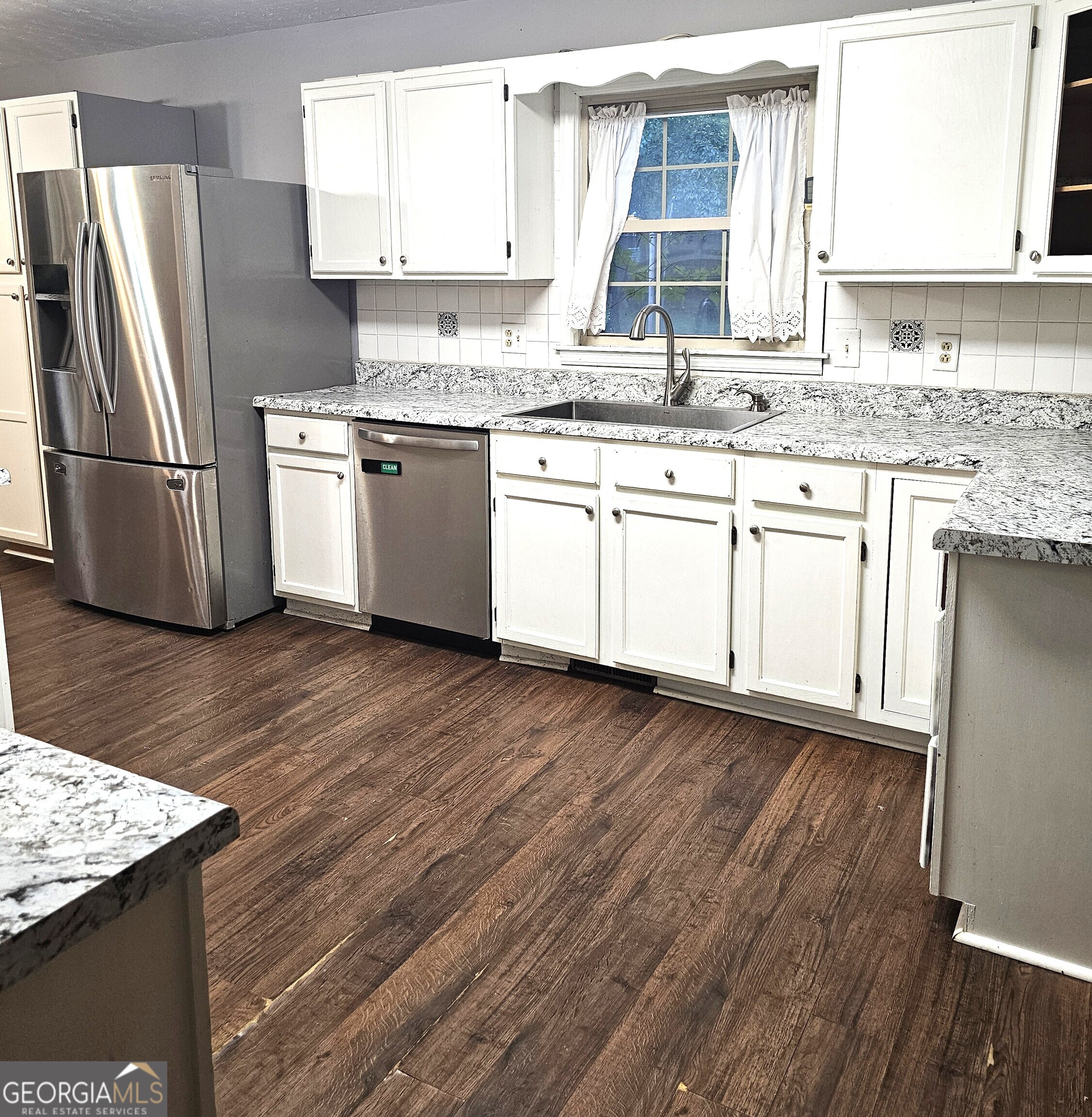2 Thornwood DR SW