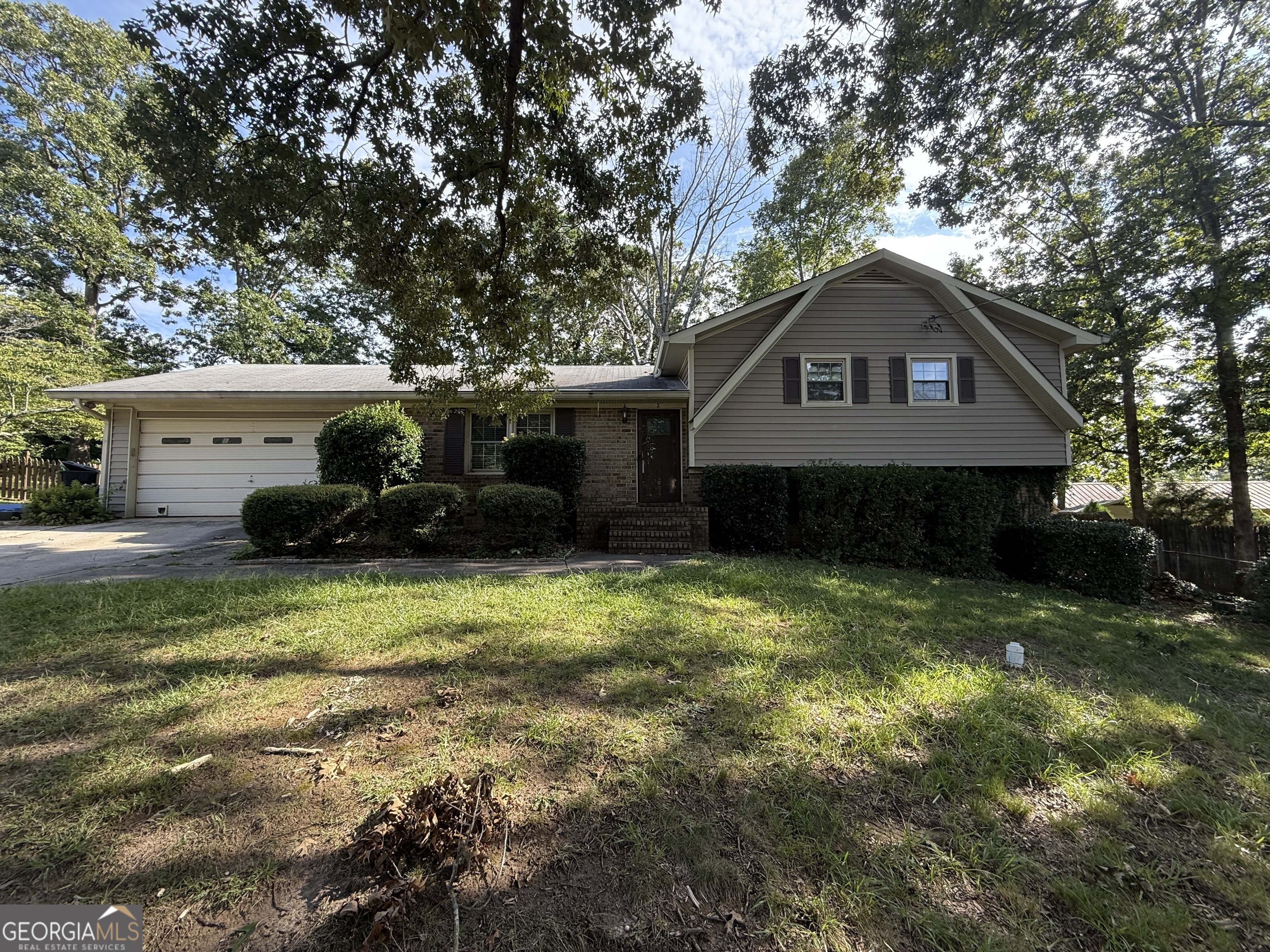 5BR/2BA split-level home in Fair Oaks Estates, located inside the Rome city limits. Features include an updated main bath, spacious living room, open dining/kitchen area, and a laundry room just off the kitchen. Upstairs has 3 bedrooms and a full bath; downstairs offers 2 additional bedrooms and another full bath in the finished basement-ideal for added space or flexibility. Enjoy a fenced backyard with a large patio and an insulated outbuilding with new flooring. Brick and vinyl siding, shaded lot, and ready for new ownership!