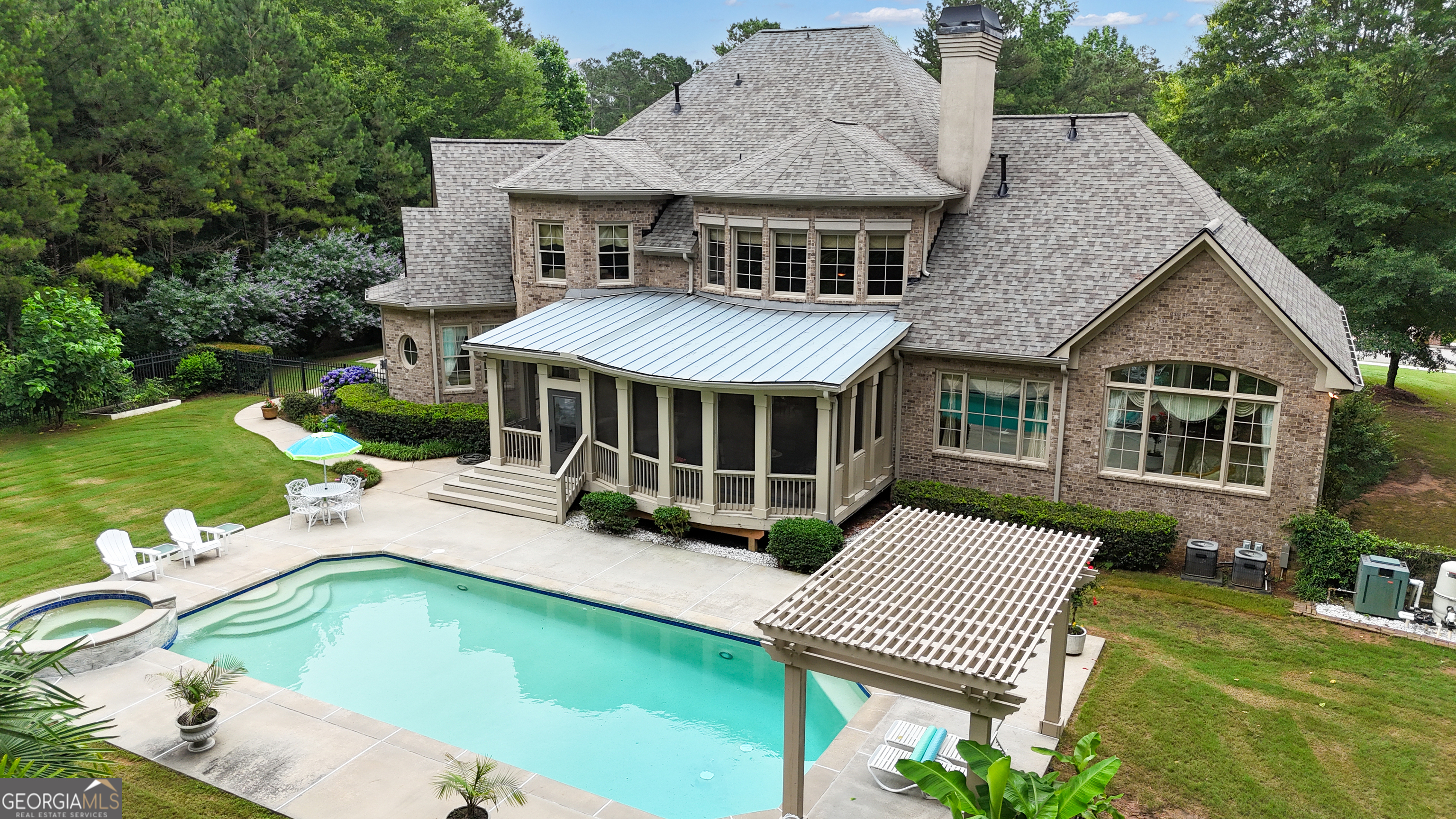 310 Westbourne DR