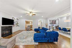 1041 Pine Grove AVE NE