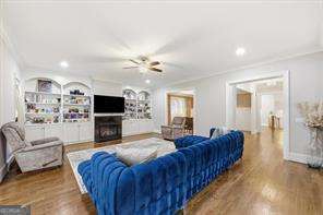 1041 Pine Grove AVE NE