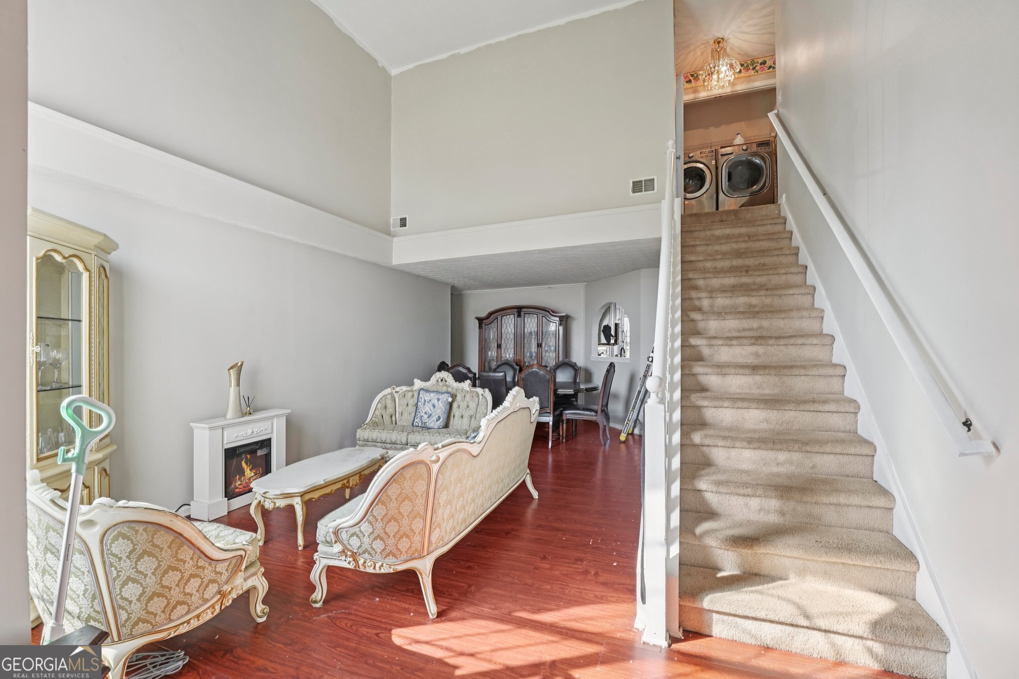 2764 S Hills