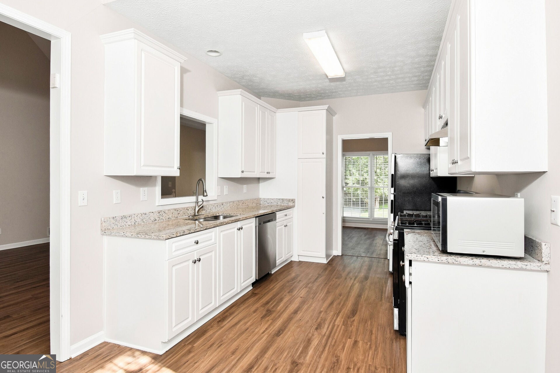 4904 Ascot BLF NW