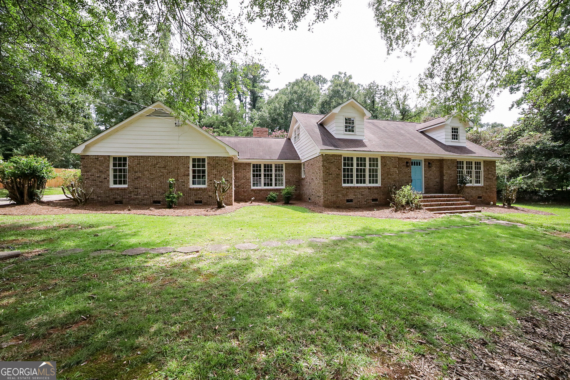 215 Lenox RD