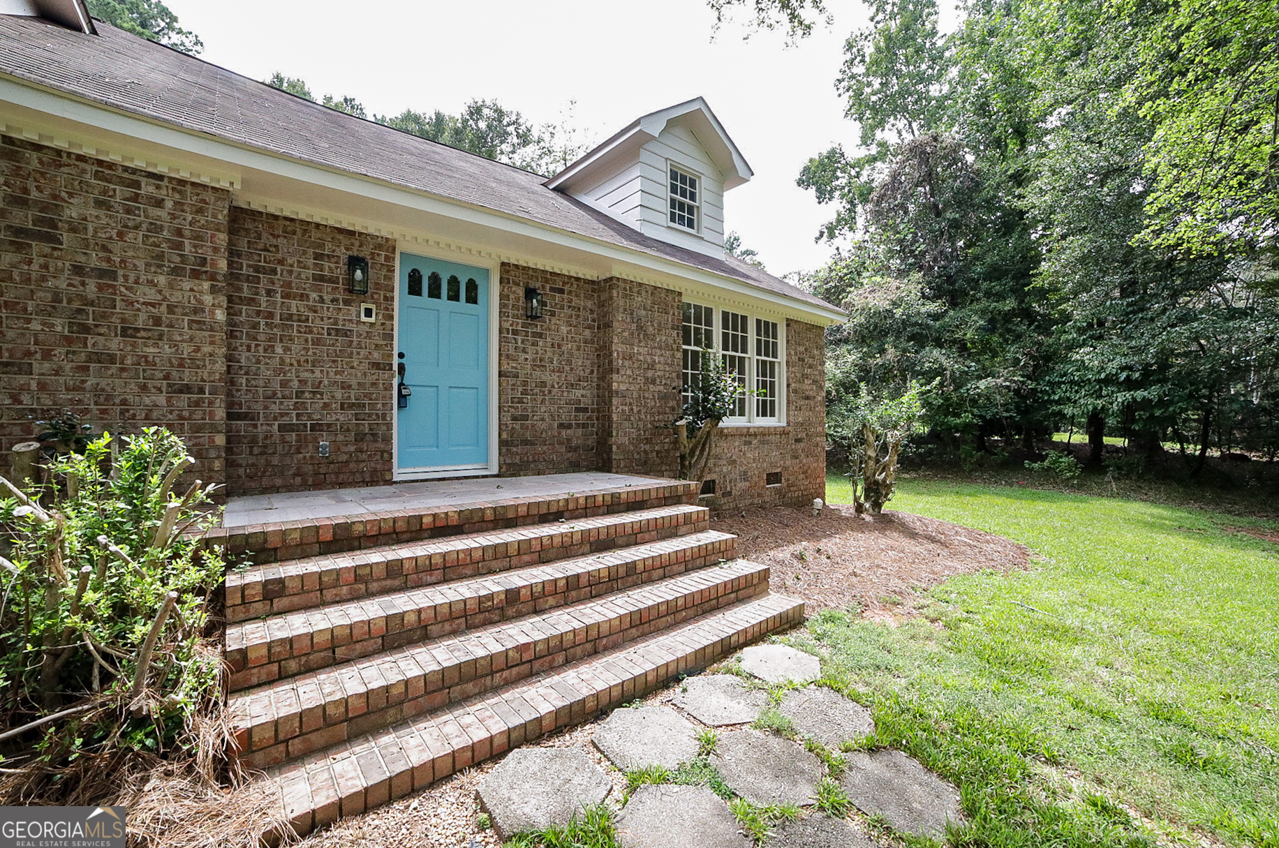 215 Lenox RD