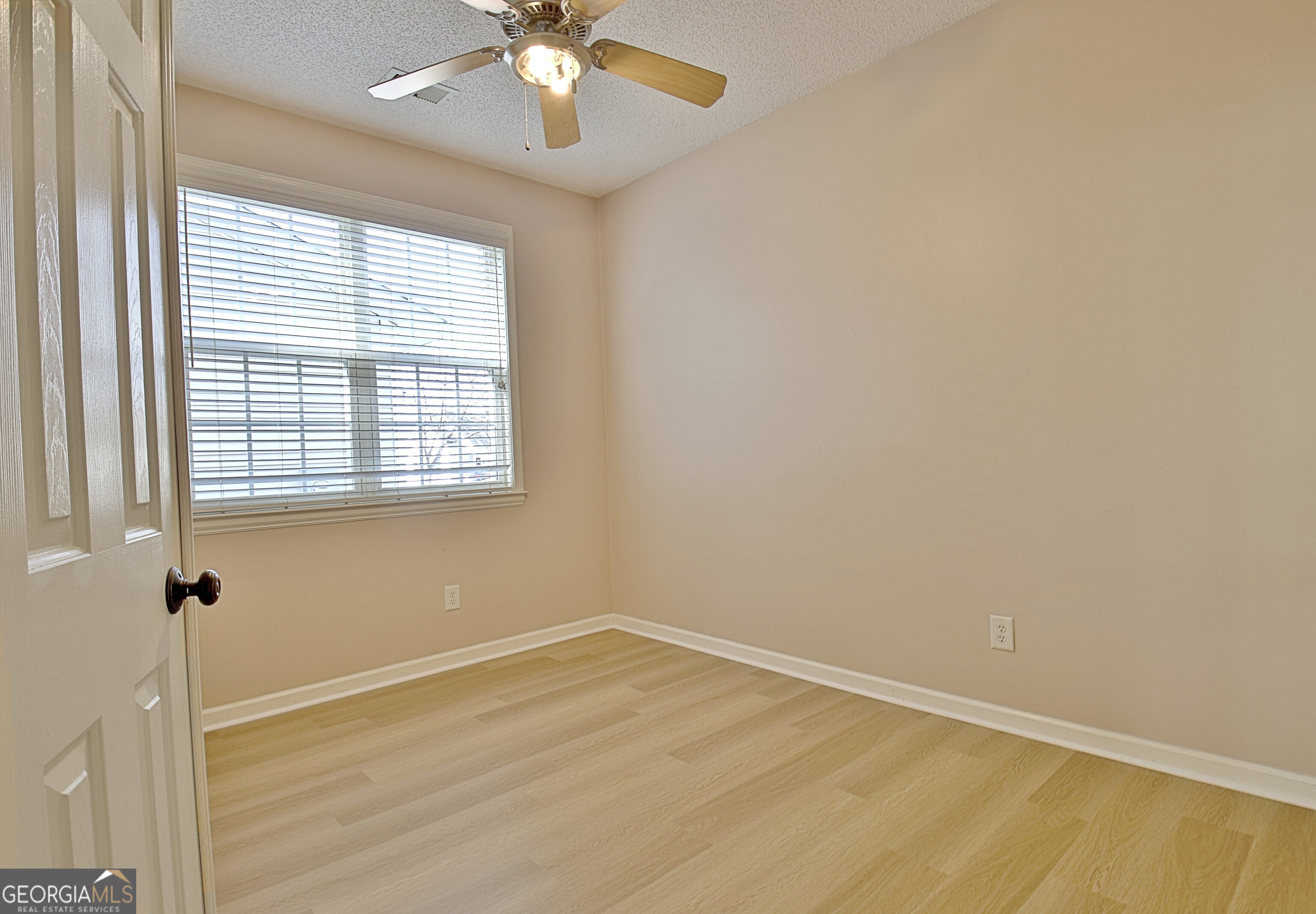 Newnan, Georgia 30265, United States, 2 Bedrooms Bedrooms, ,2 BathroomsBathrooms,Residential,Pending,38134