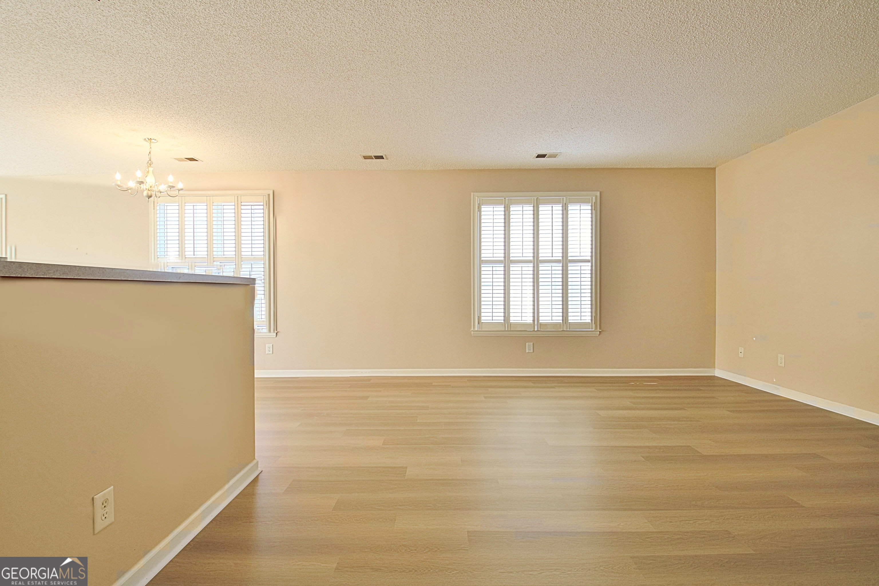 Newnan, Georgia 30265, United States, 2 Bedrooms Bedrooms, ,2 BathroomsBathrooms,Residential,Pending,38134