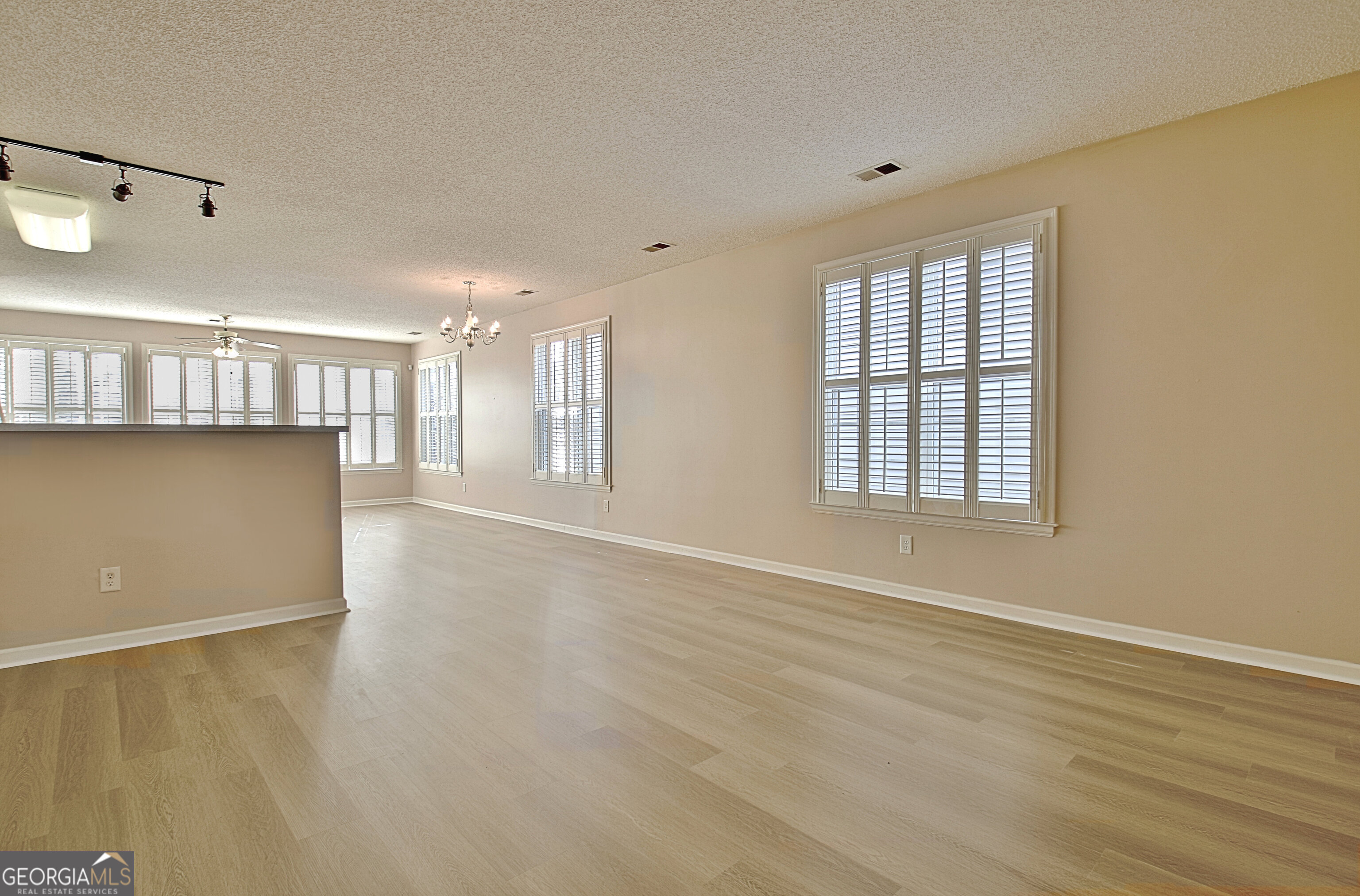 Newnan, Georgia 30265, United States, 2 Bedrooms Bedrooms, ,2 BathroomsBathrooms,Residential,Pending,38134