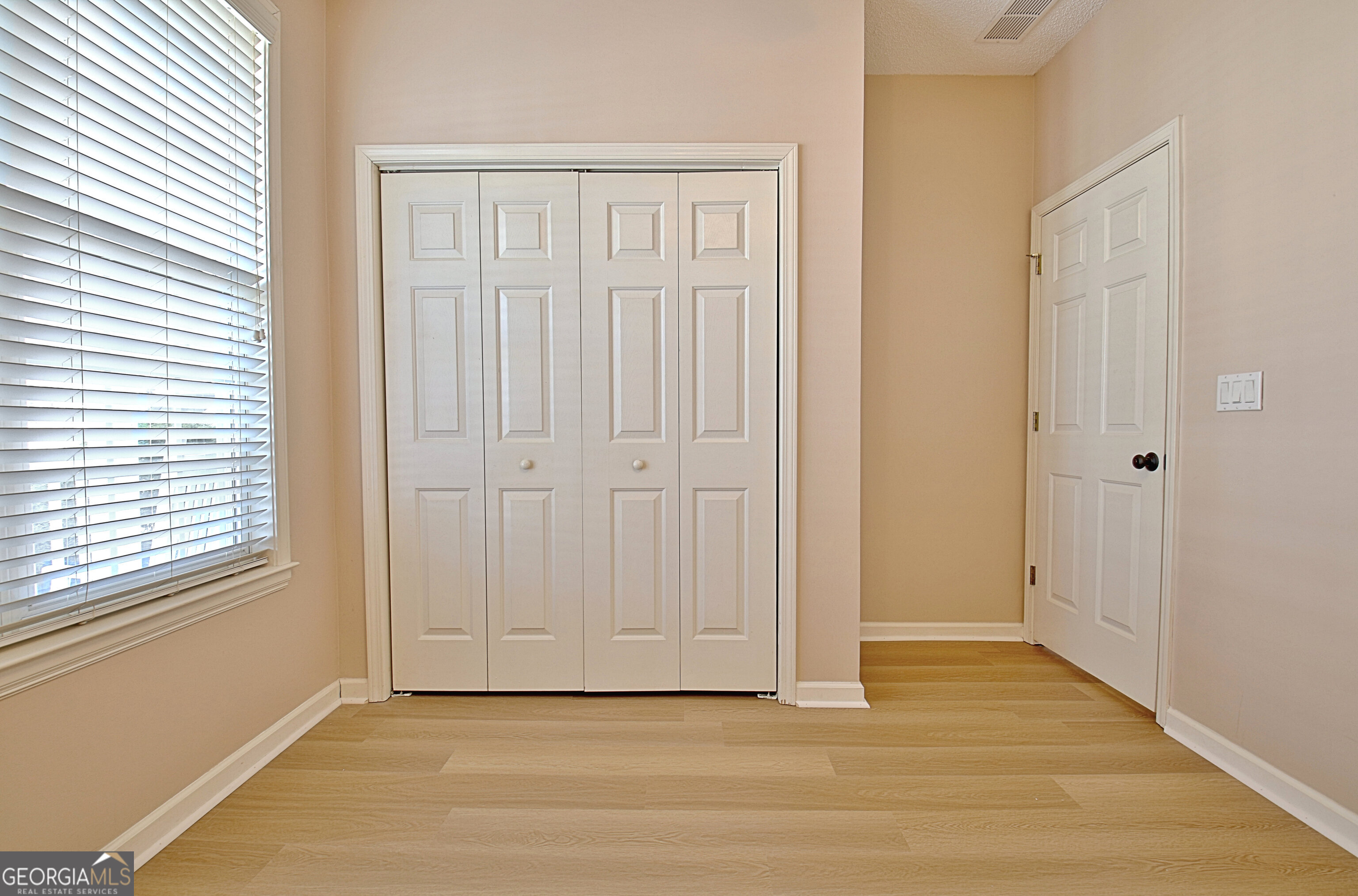 Newnan, Georgia 30265, United States, 2 Bedrooms Bedrooms, ,2 BathroomsBathrooms,Residential,Pending,38134