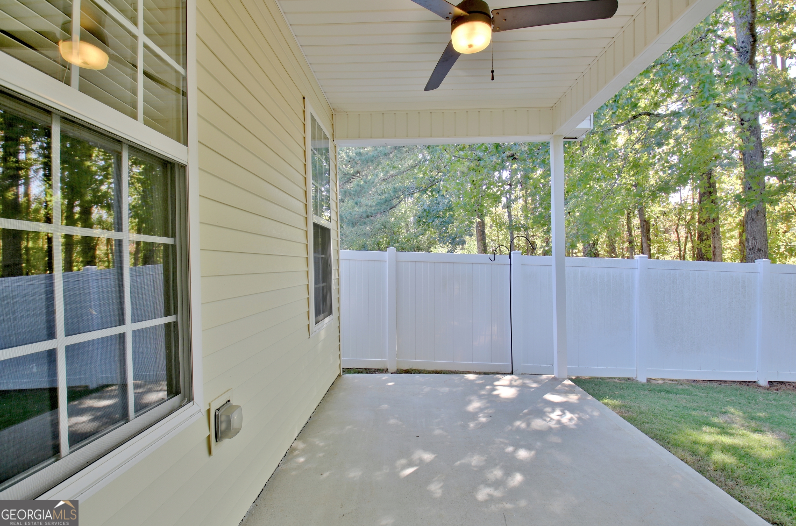 Newnan, Georgia 30265, United States, 2 Bedrooms Bedrooms, ,2 BathroomsBathrooms,Residential,Pending,38134