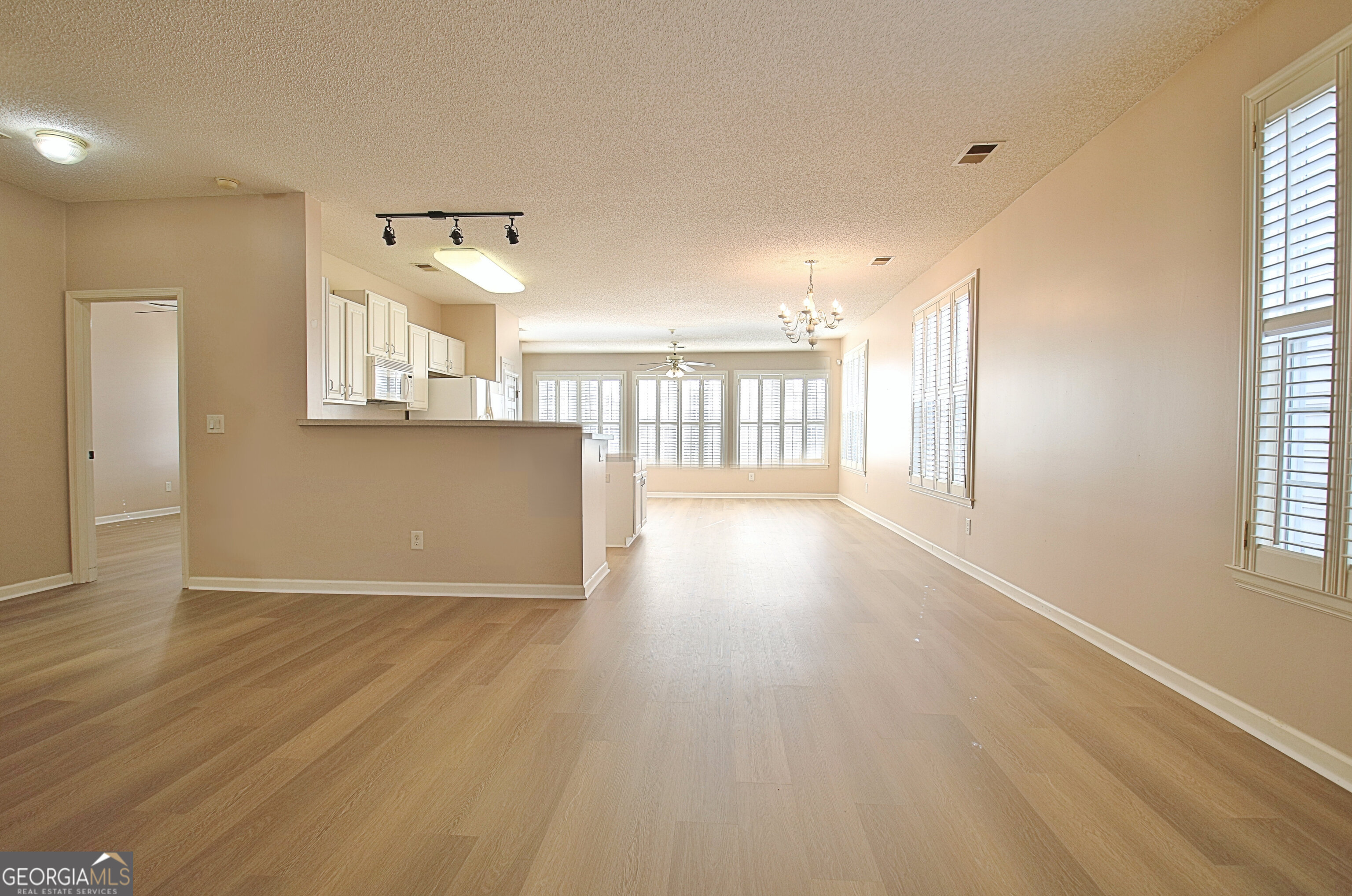 Newnan, Georgia 30265, United States, 2 Bedrooms Bedrooms, ,2 BathroomsBathrooms,Residential,Pending,38134