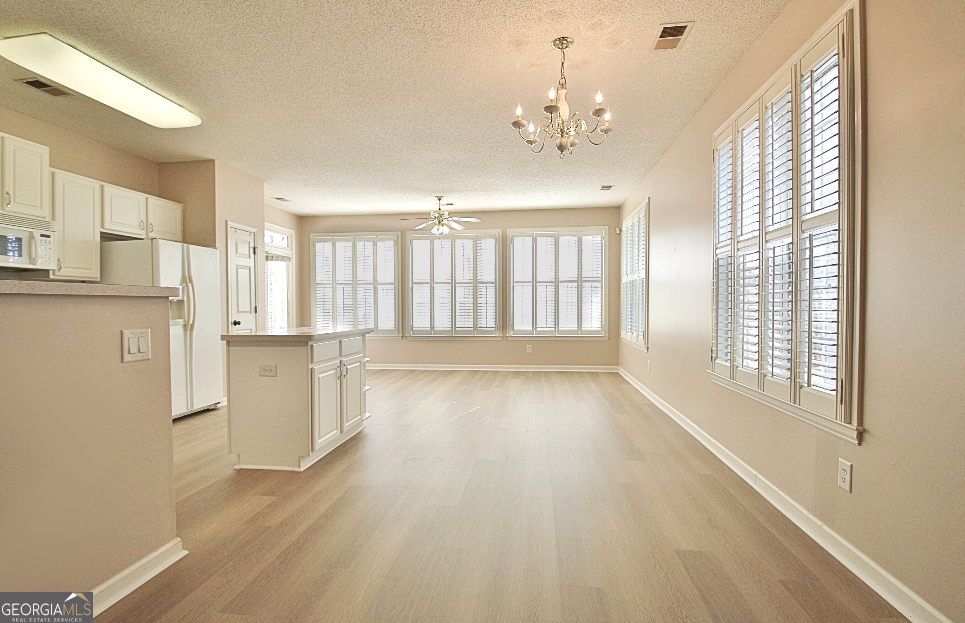 Newnan, Georgia 30265, United States, 2 Bedrooms Bedrooms, ,2 BathroomsBathrooms,Residential,Pending,38134