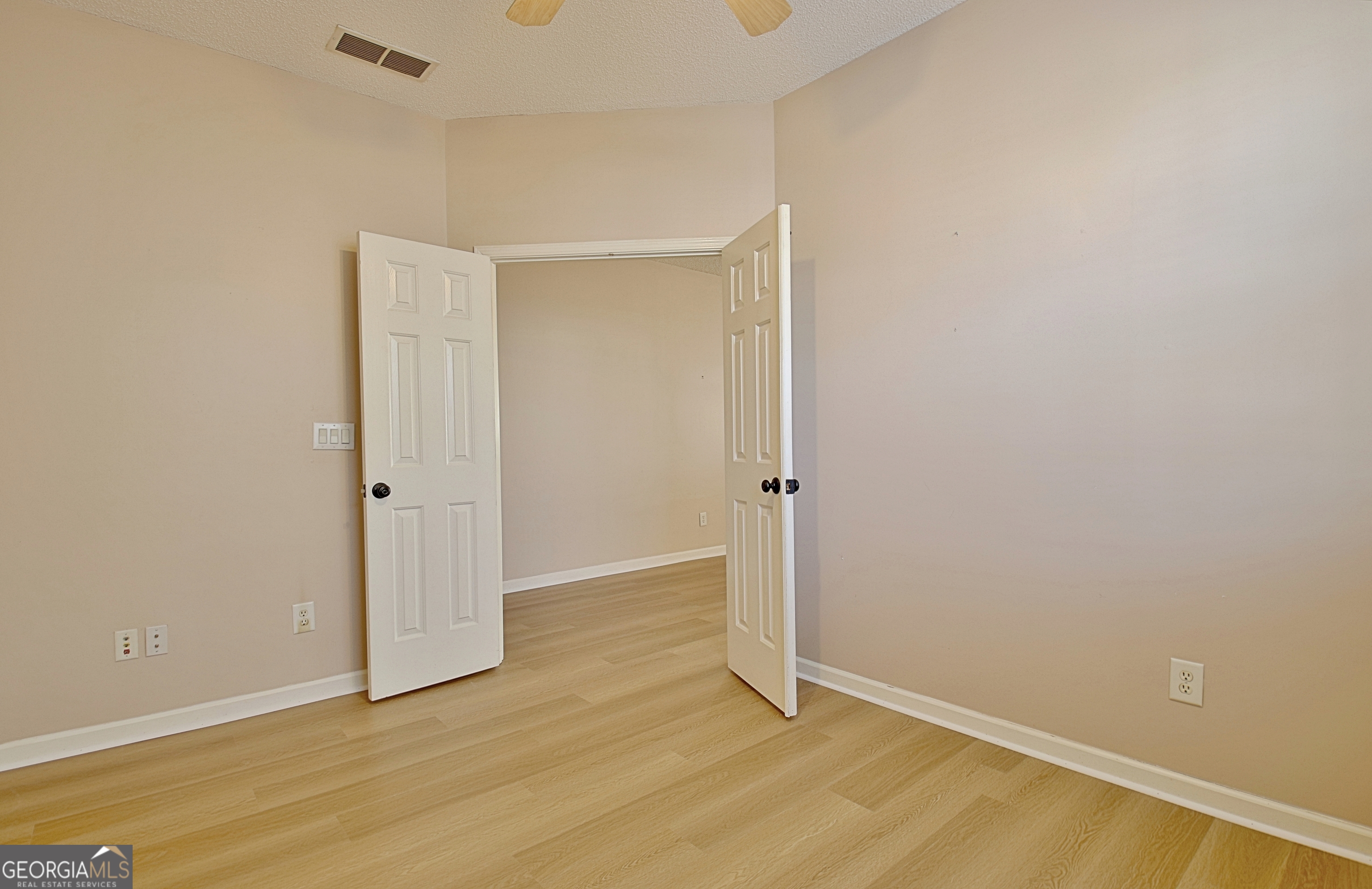 Newnan, Georgia 30265, United States, 2 Bedrooms Bedrooms, ,2 BathroomsBathrooms,Residential,Pending,38134