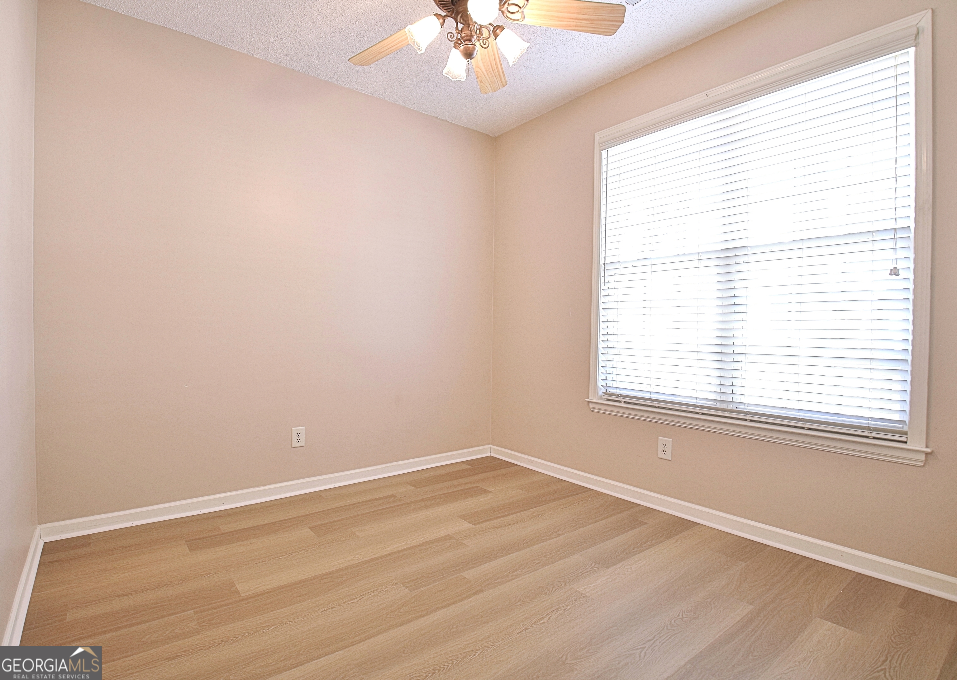 Newnan, Georgia 30265, United States, 2 Bedrooms Bedrooms, ,2 BathroomsBathrooms,Residential,Pending,38134