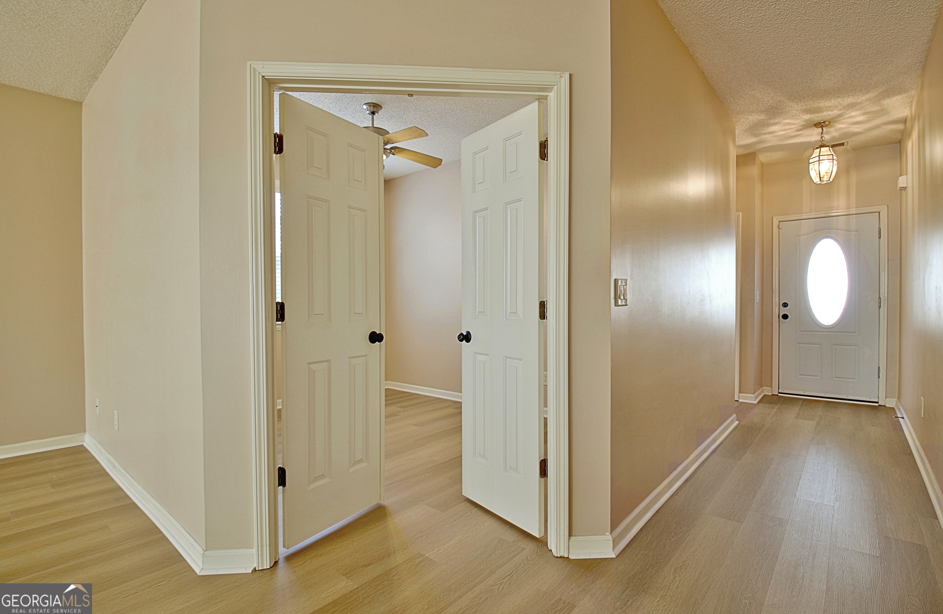 Newnan, Georgia 30265, United States, 2 Bedrooms Bedrooms, ,2 BathroomsBathrooms,Residential,Pending,38134