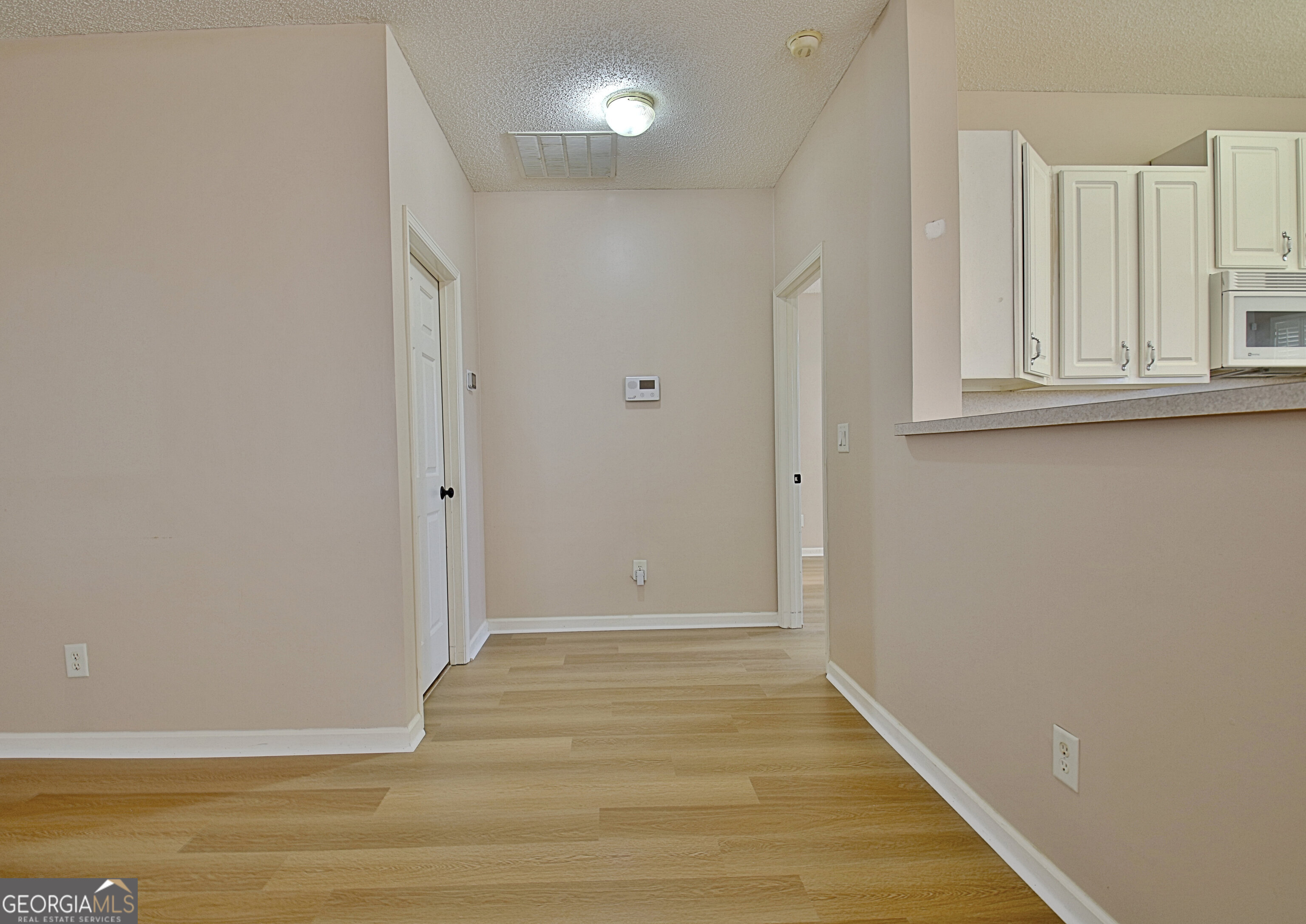 Newnan, Georgia 30265, United States, 2 Bedrooms Bedrooms, ,2 BathroomsBathrooms,Residential,Pending,38134