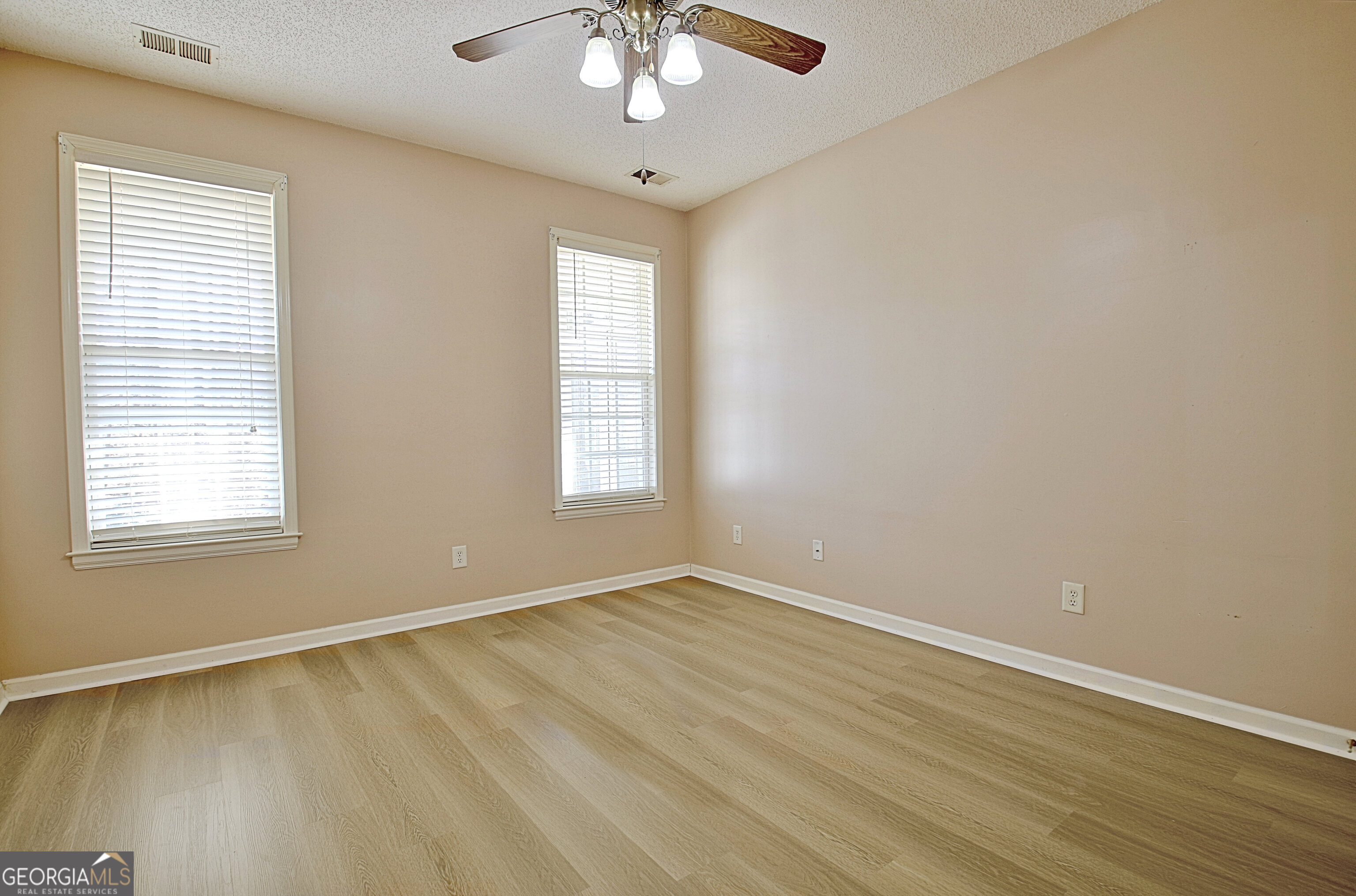 Newnan, Georgia 30265, United States, 2 Bedrooms Bedrooms, ,2 BathroomsBathrooms,Residential,Pending,38134