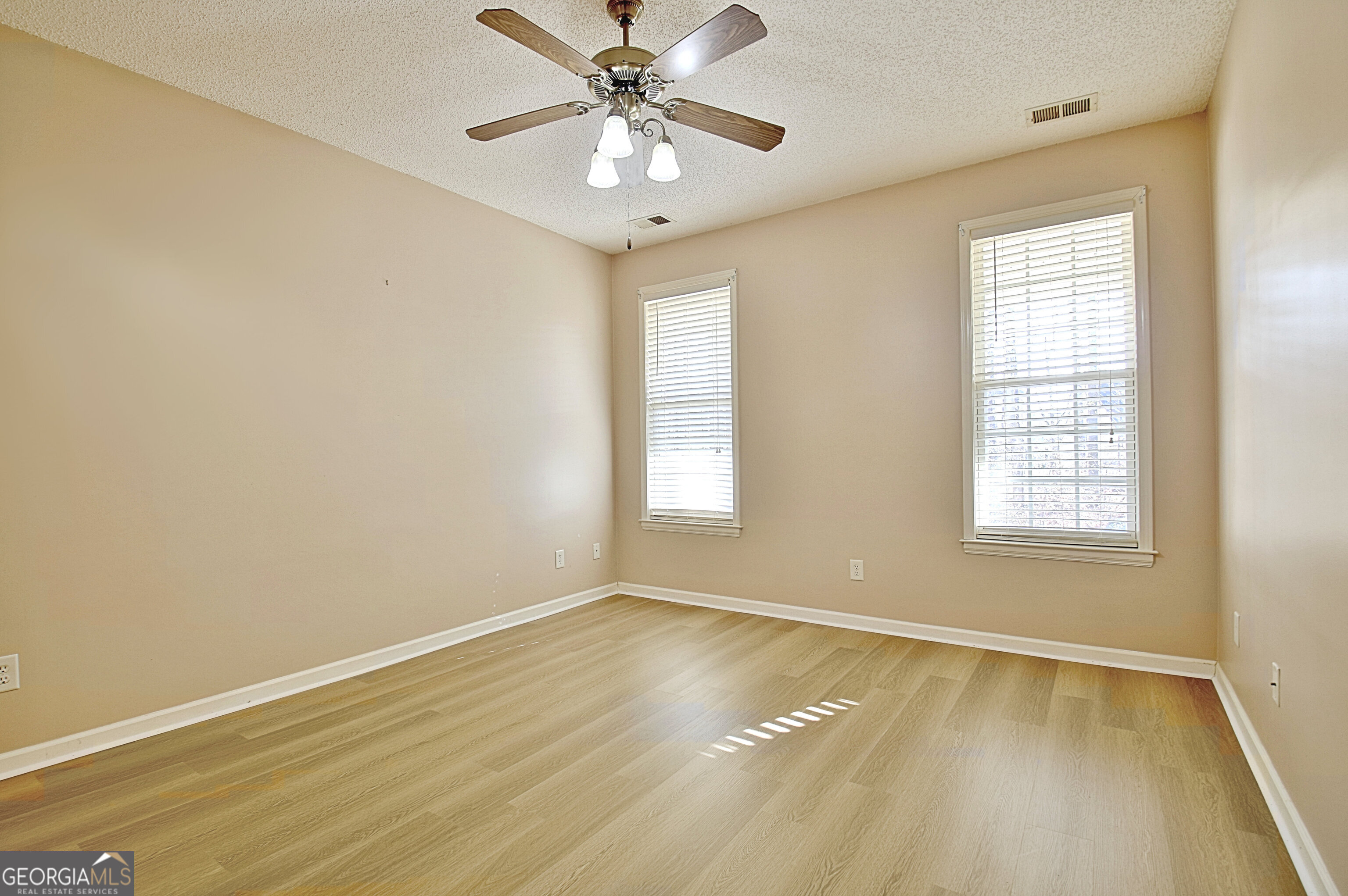 Newnan, Georgia 30265, United States, 2 Bedrooms Bedrooms, ,2 BathroomsBathrooms,Residential,Pending,38134