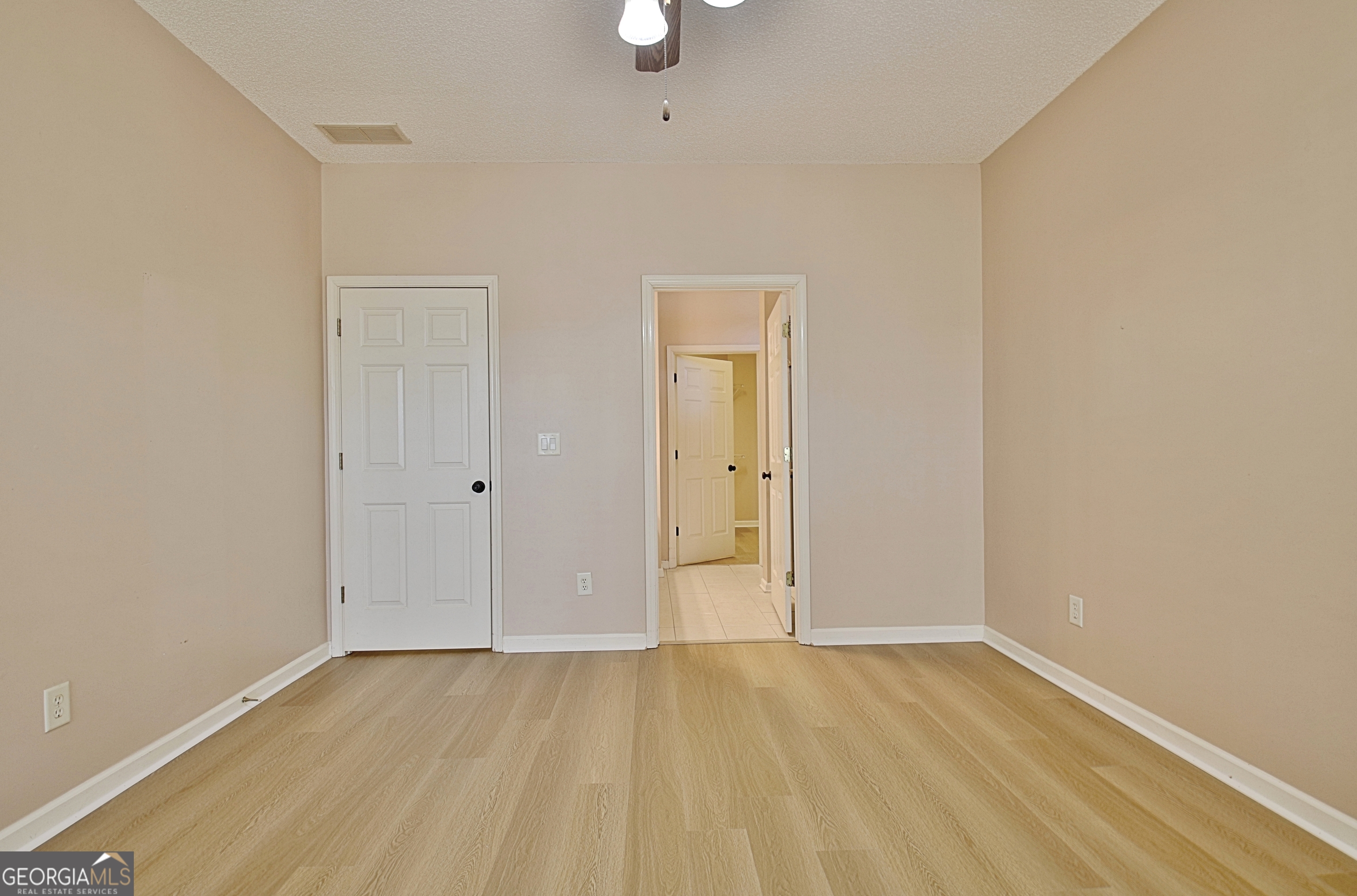 Newnan, Georgia 30265, United States, 2 Bedrooms Bedrooms, ,2 BathroomsBathrooms,Residential,Pending,38134