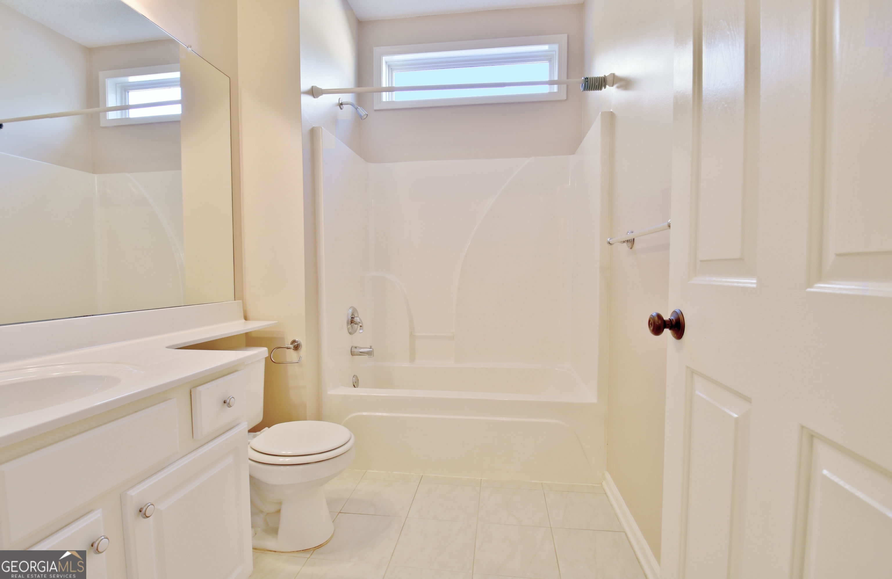 Newnan, Georgia 30265, United States, 2 Bedrooms Bedrooms, ,2 BathroomsBathrooms,Residential,Pending,38134