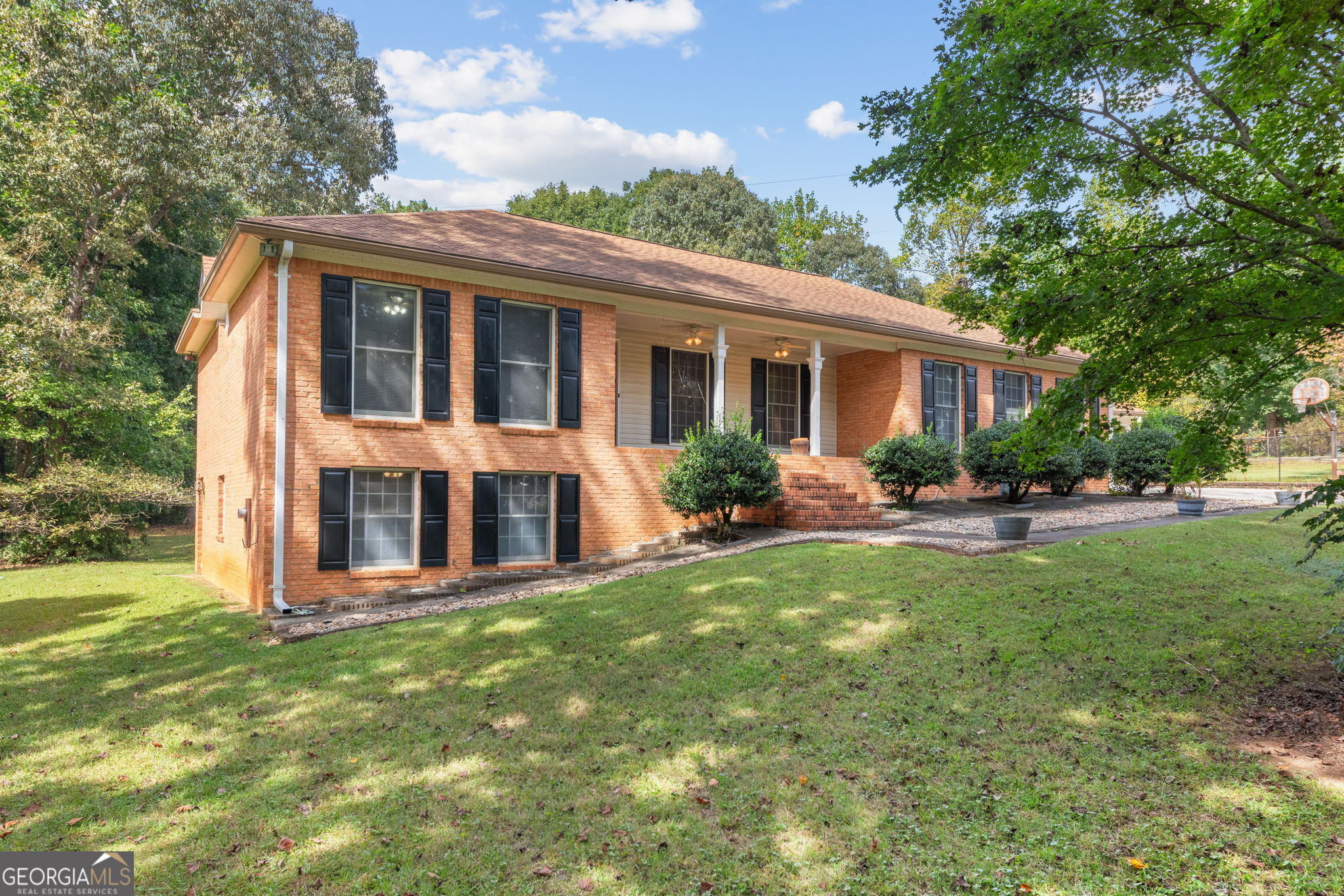2570 Benton DR