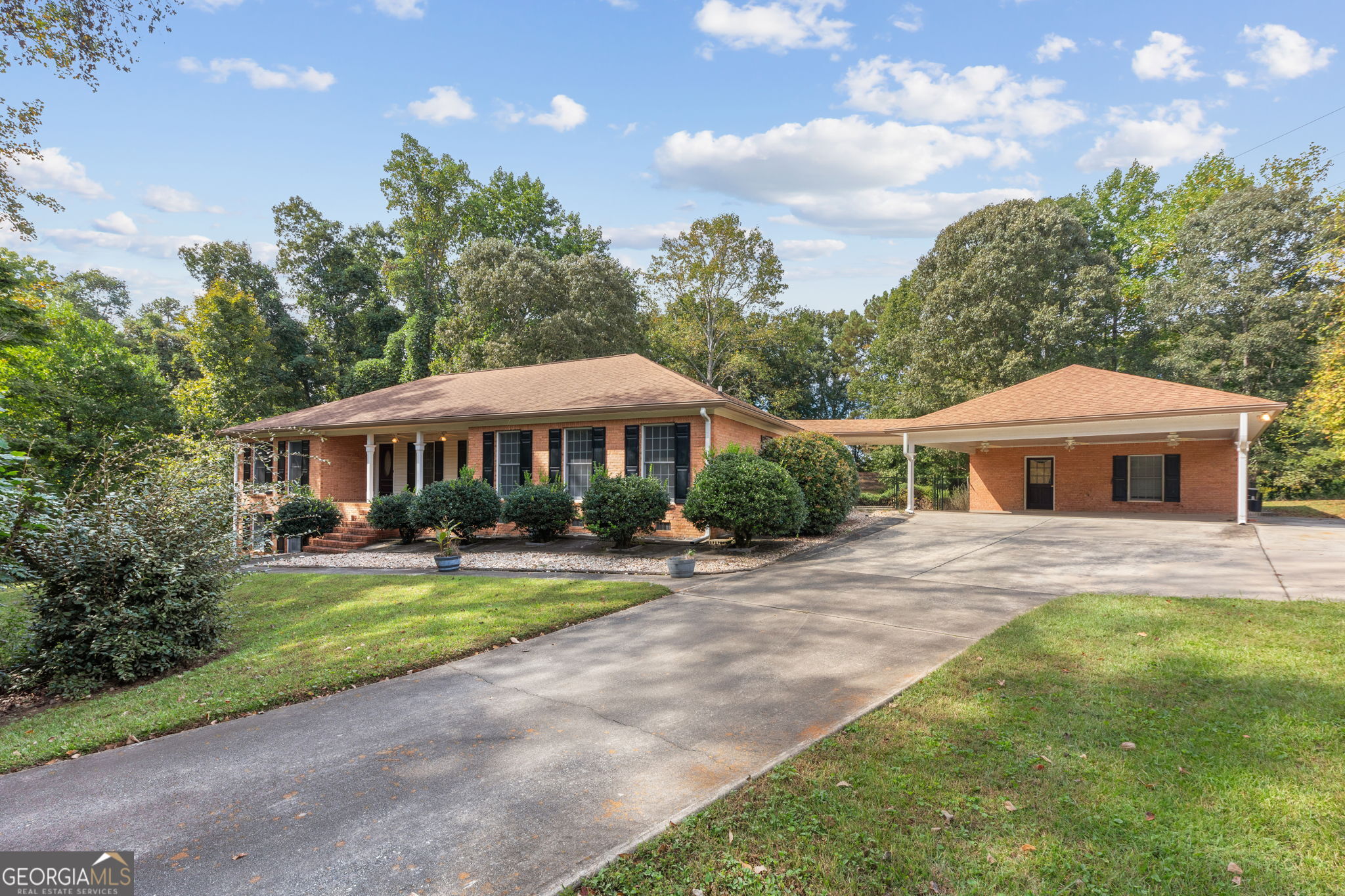 2570 Benton DR