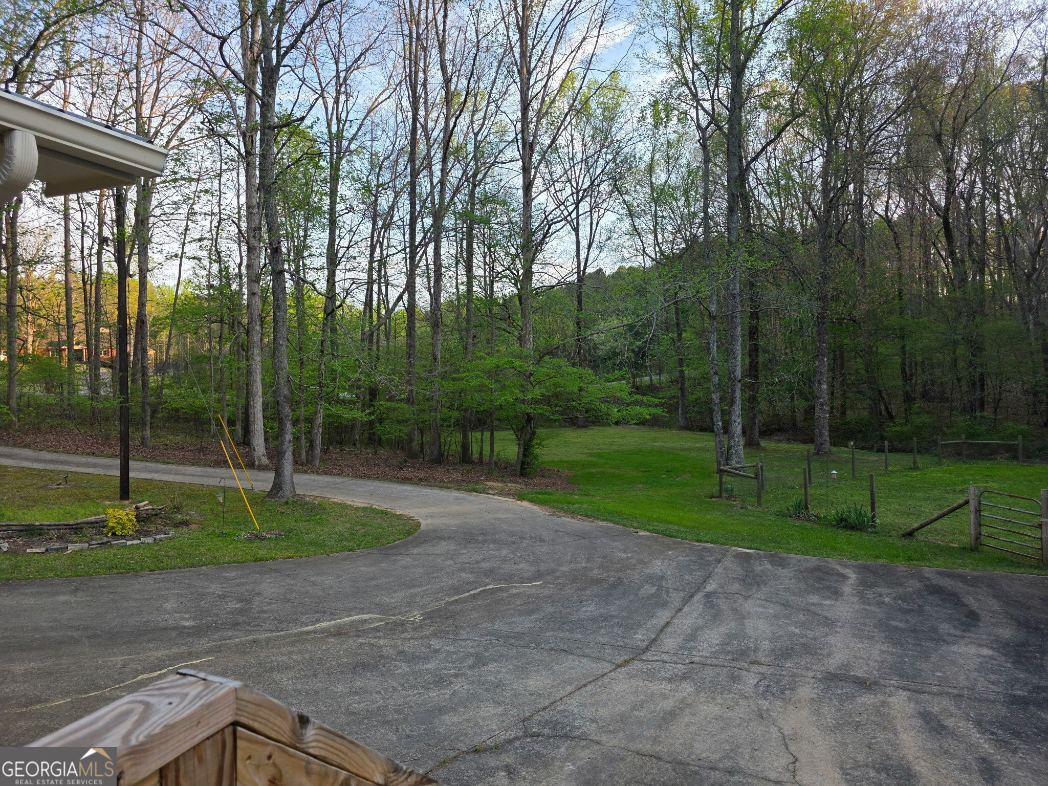 403 N Stringer RD